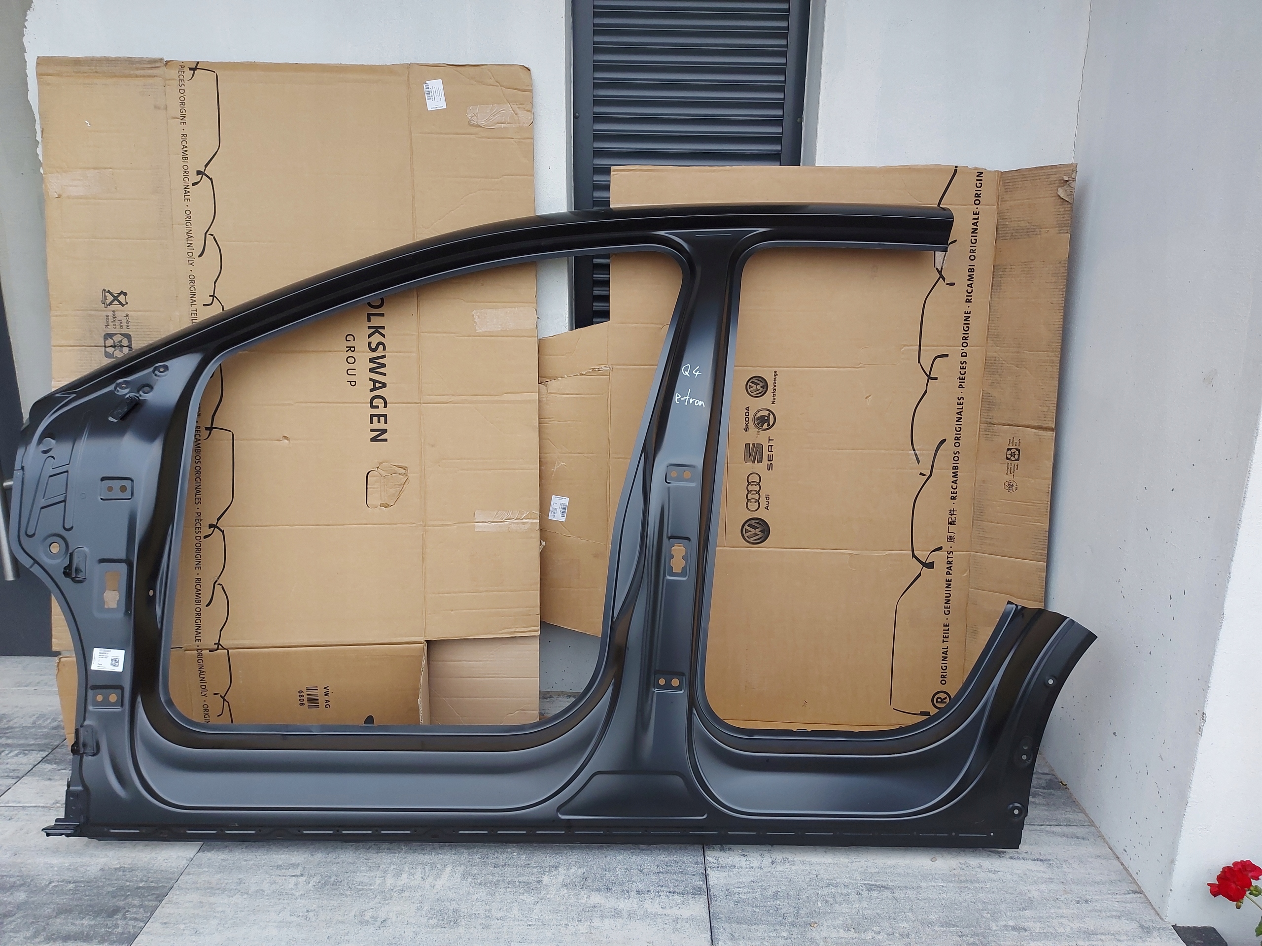 Порог стойка AUDI Q4 Е TRON9a809839