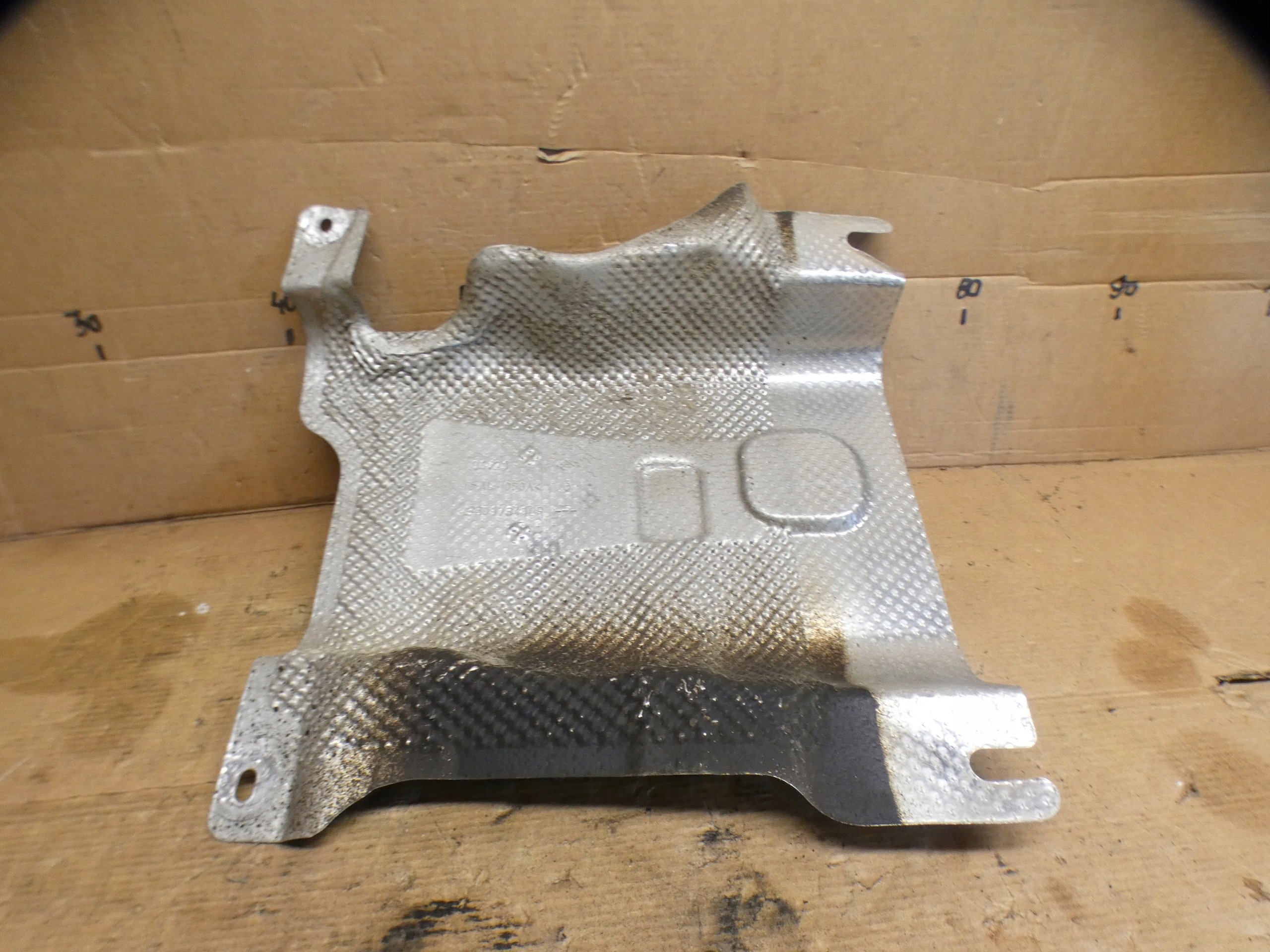 RENAULT EXPRESS Blende Abdeckung TERMICZNA mitte hinten 360173410R