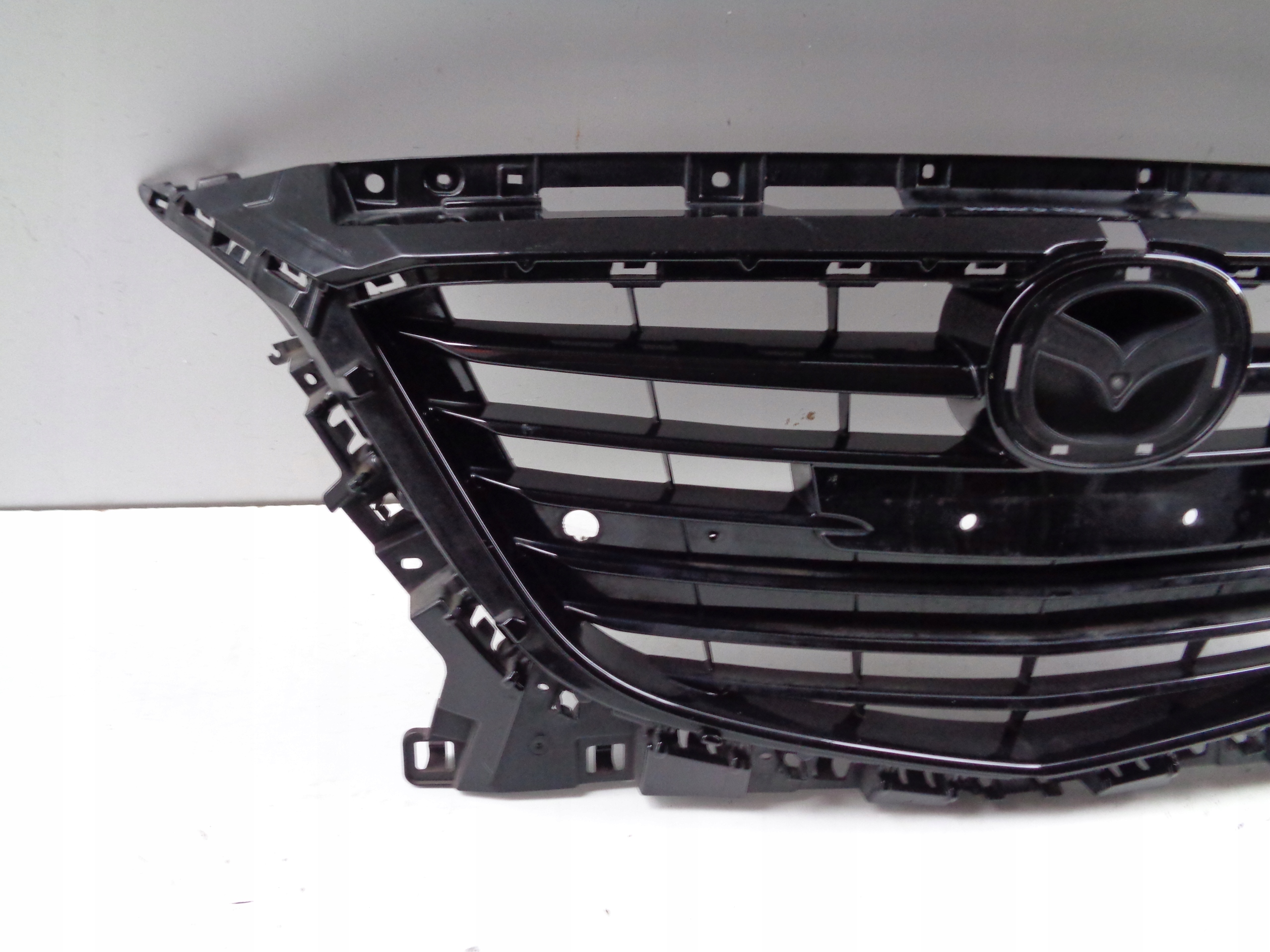 front PREKLADgrill MAZDA 3 13-16 MALOWANA