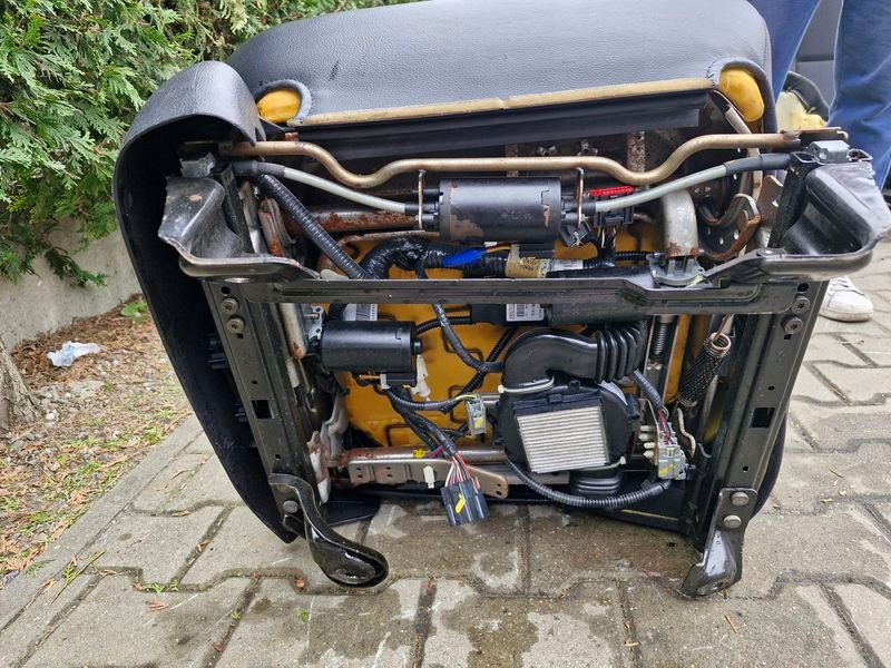 LINCOLN NAVIGATOR II 2 кресло пассажира правый передний кожа