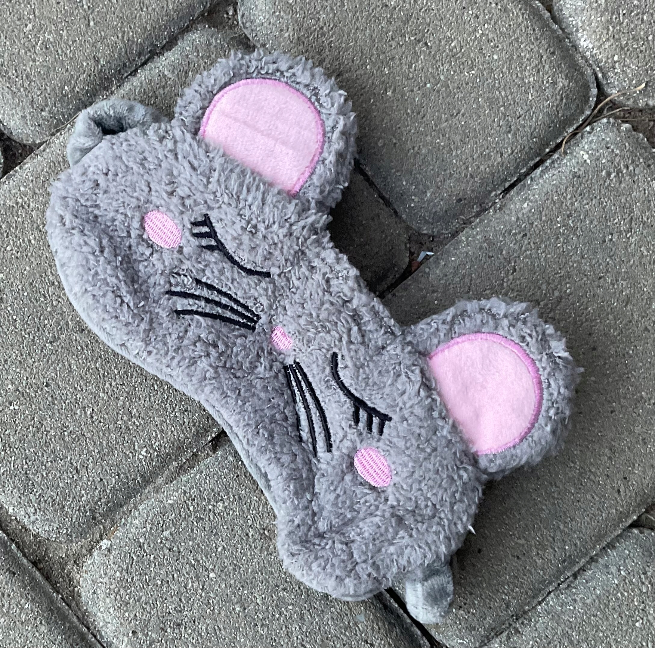 OPASKA NA OCZY MASKA DO SPANIA SNU RELAKSU MYSZ MYSZKA SZARA OLDMAN PLUSZ EAN (GTIN) 5715023447675