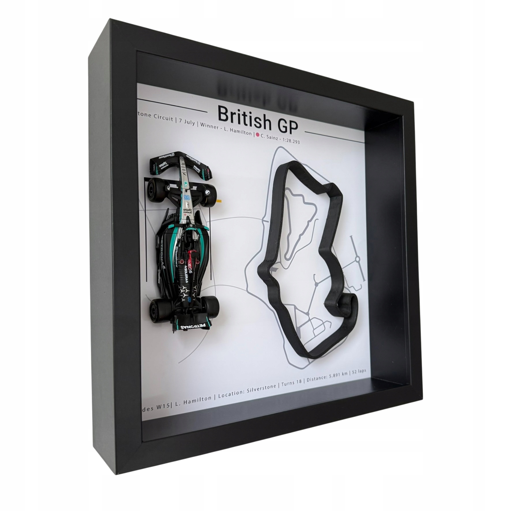 Rámeček F1 Bburago Saintz British 2024 3D XL, dekorace Mercedes F1W15