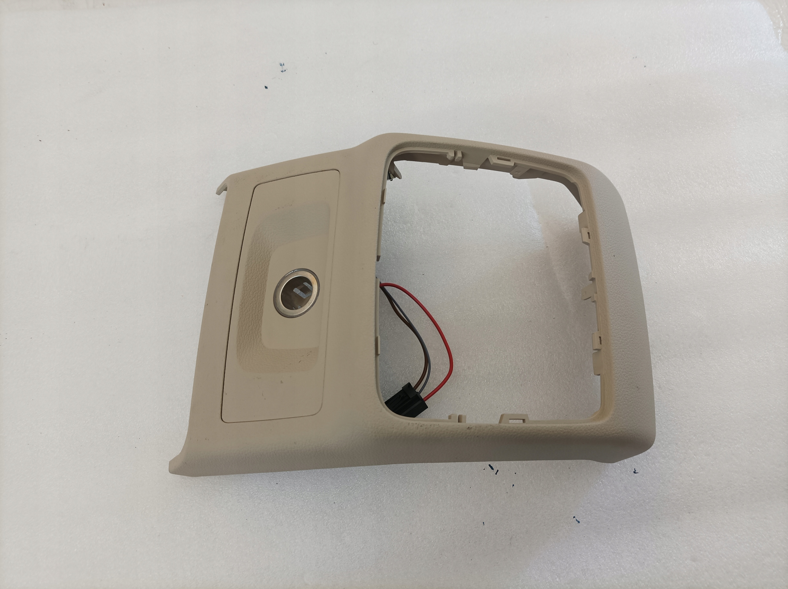 AUDI A4 B9 Blende Abdeckung TUNELU heck 8W0864376