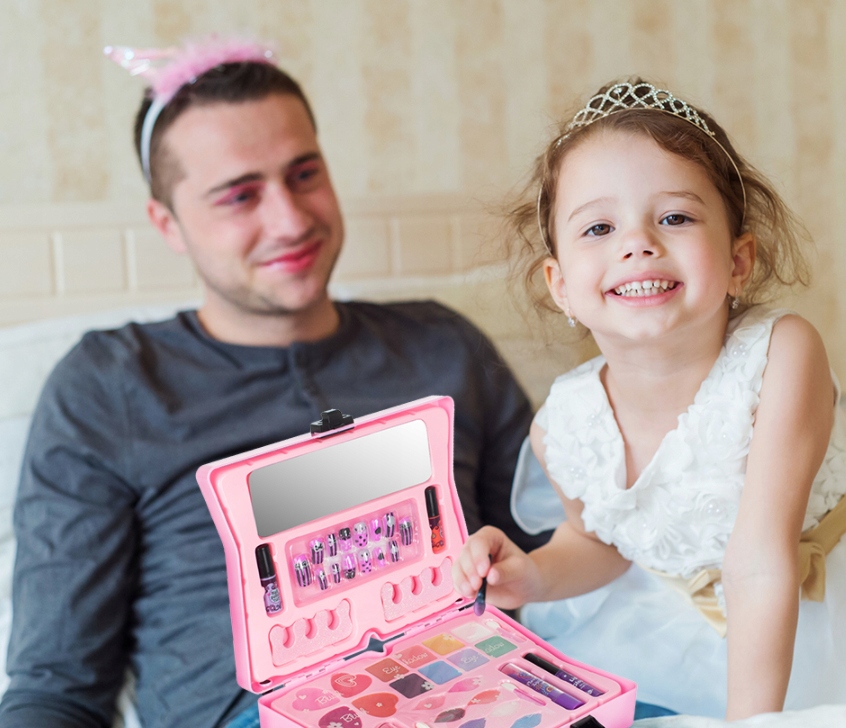 ZESTAW KOSMETYKÓW do malowania MAKIJAŻU KOSMETYKI DLA DZIECI MAKEUP TOREBKA Kod producenta U348