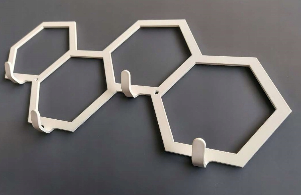 Wieszak ścienny na ubrania hexagon biały metalowy Szerokość mebla 40 cm