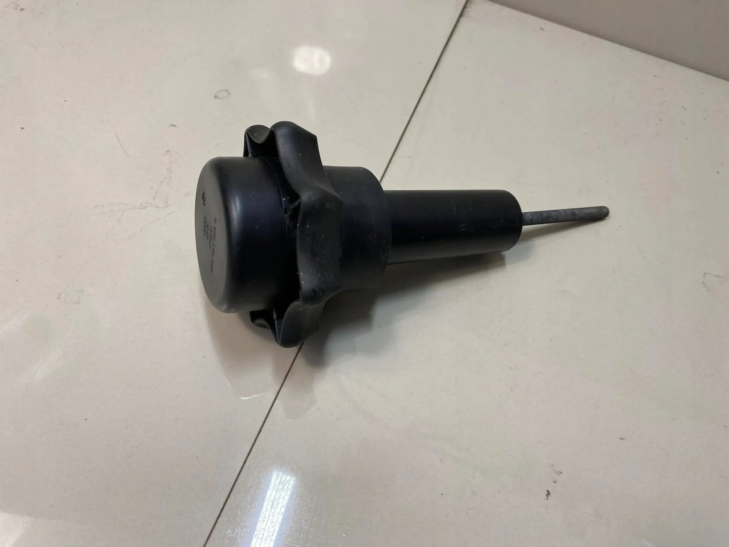 AUDI A6 C5 UCHYT MOCOWANIE ŚRUBA KOŁA ZAPSOWEGO 4B0803899Q