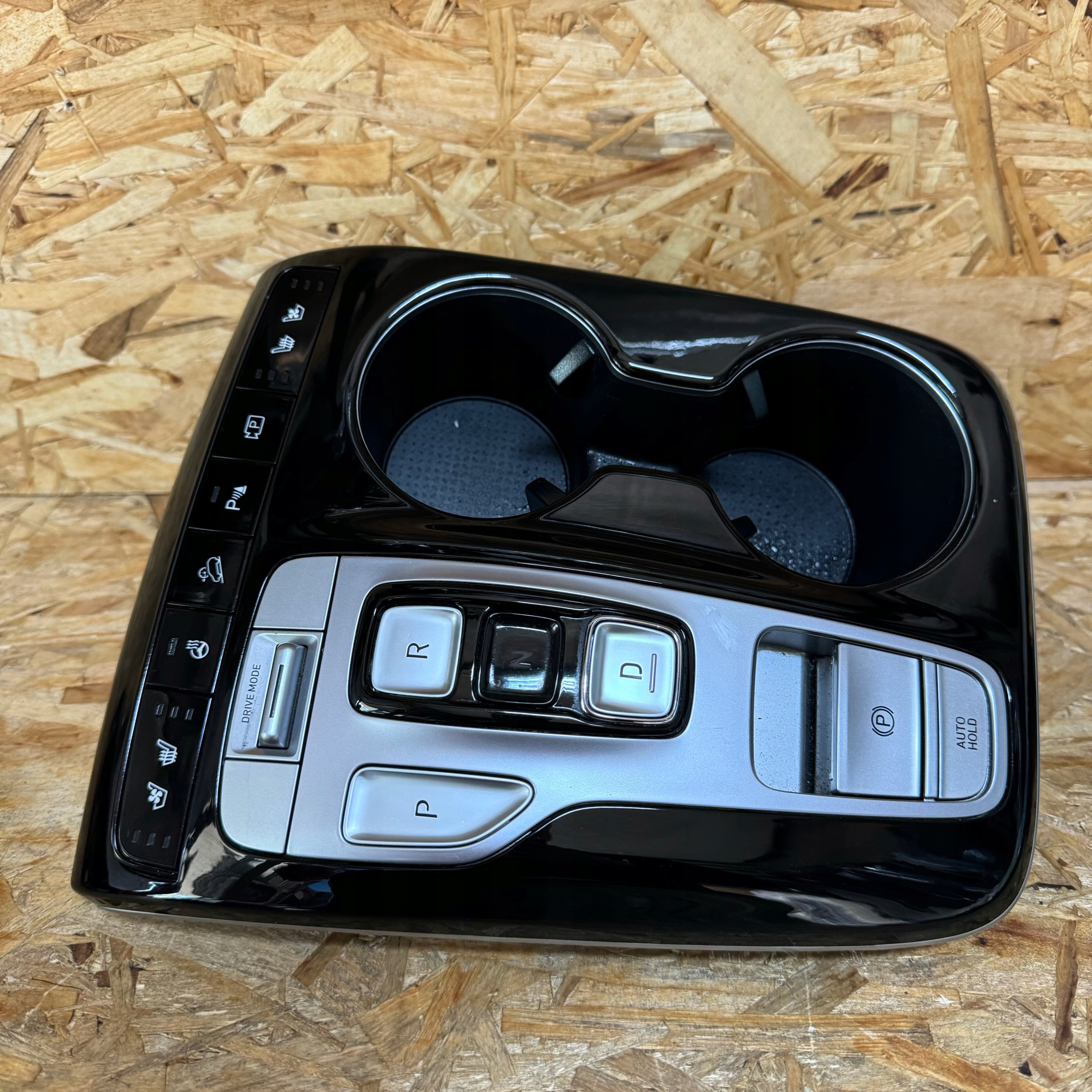 TRIM SWITCH CHANGES OF THE GEAR HYUNDAI TUCSON IV