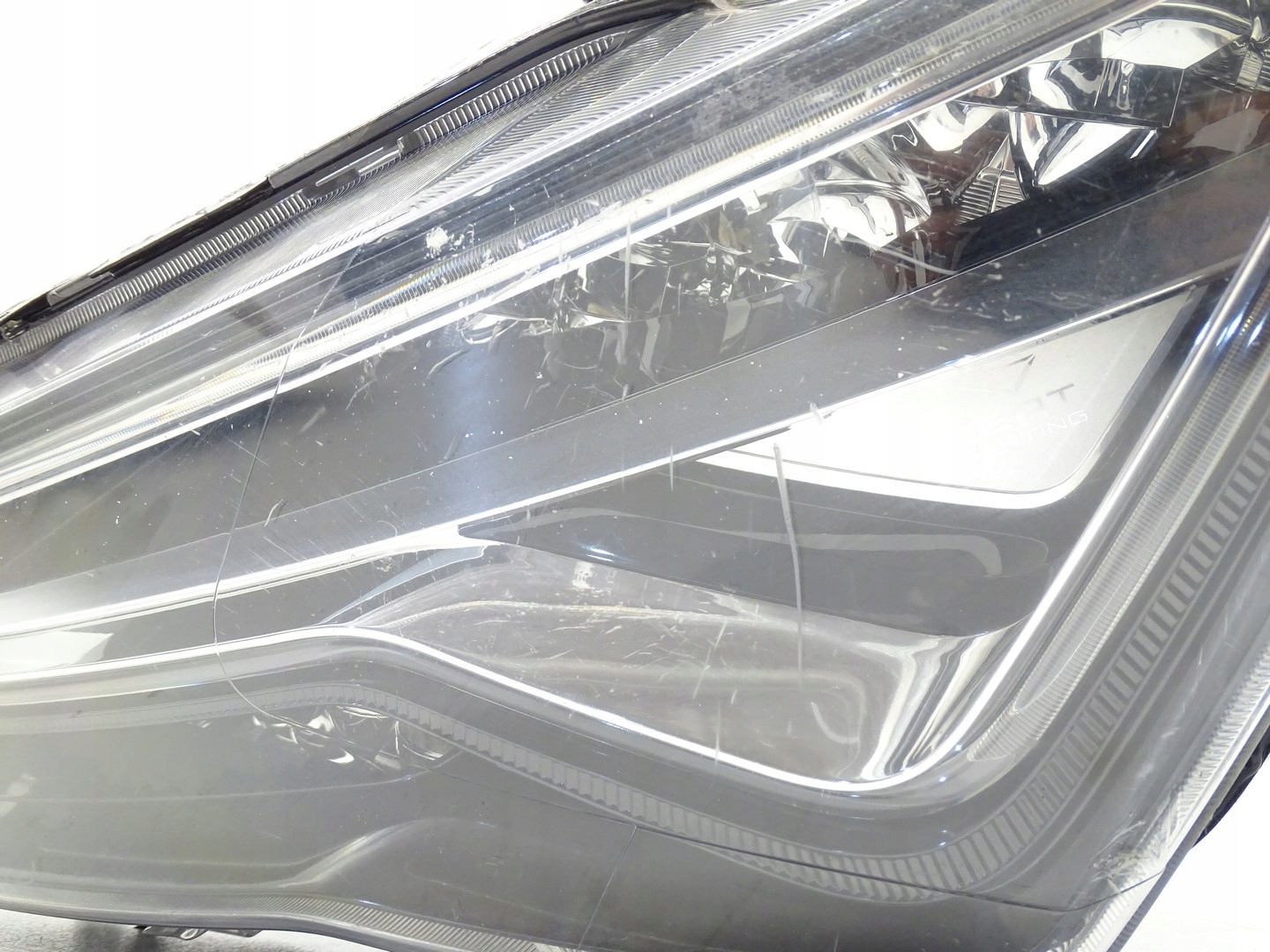 light front left SEAT ATECA UK 577941007D