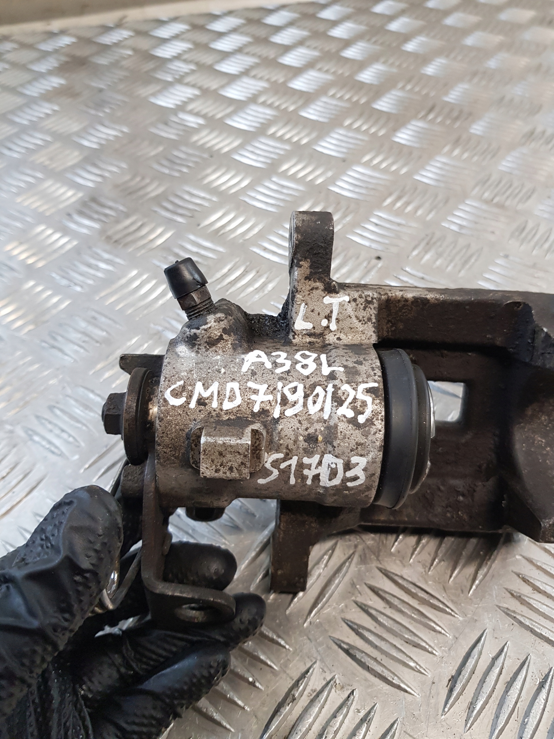 caliper brake left rear part AUDI A3 8L 01R