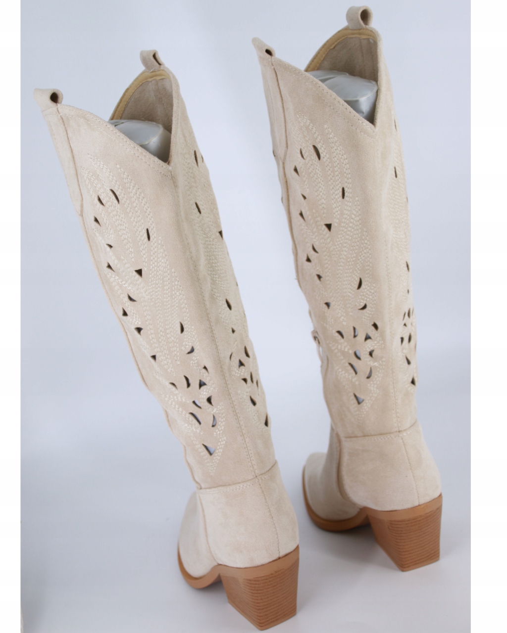 DŁUGIE KOWBOJKI AŻUROWE DAMSKIE KOZAKI Z ZAMSZU BEŻOWE 40 Wysokość kozaka do kolana