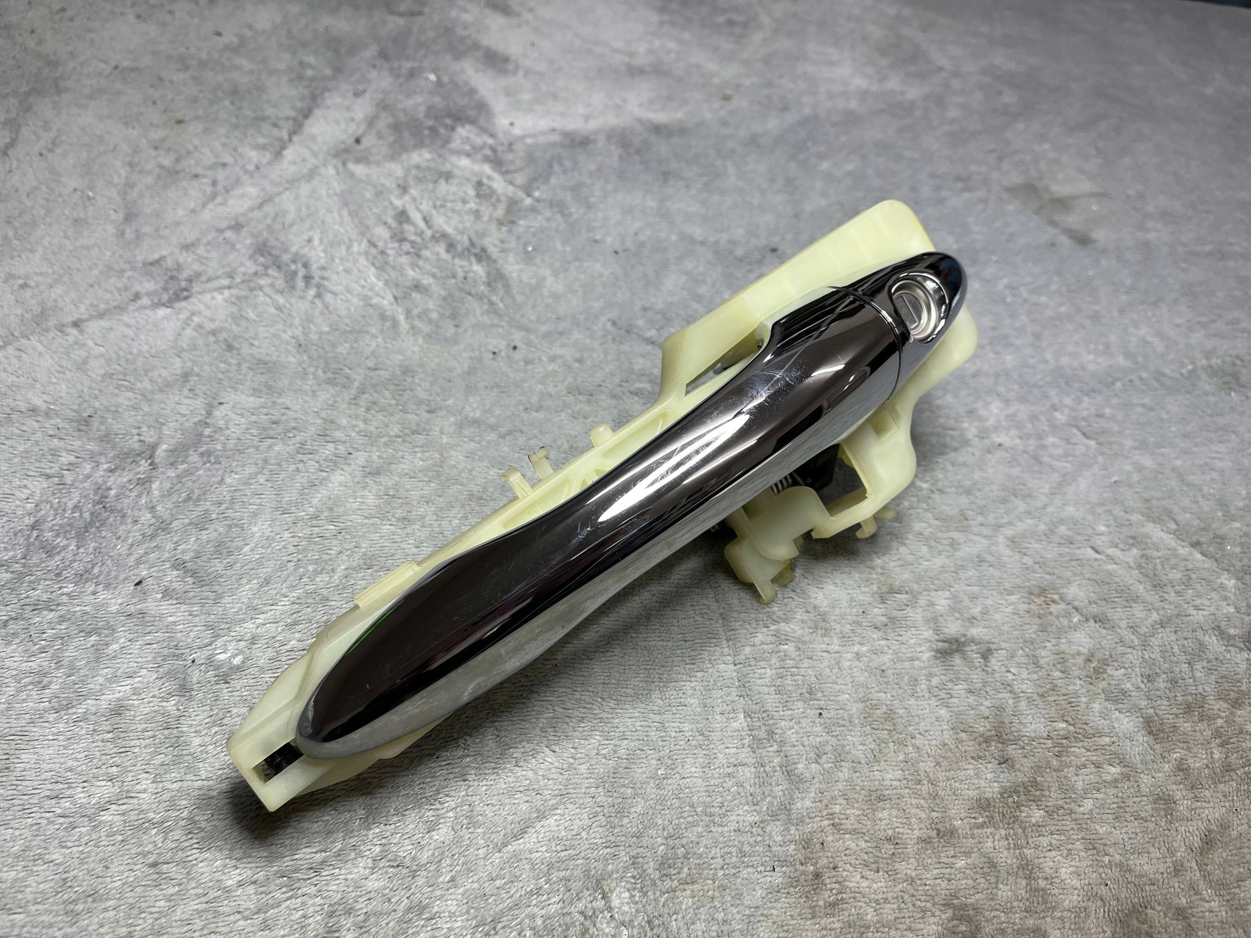 KIA SPORTAGE handle door front left 826553W000 OE !J