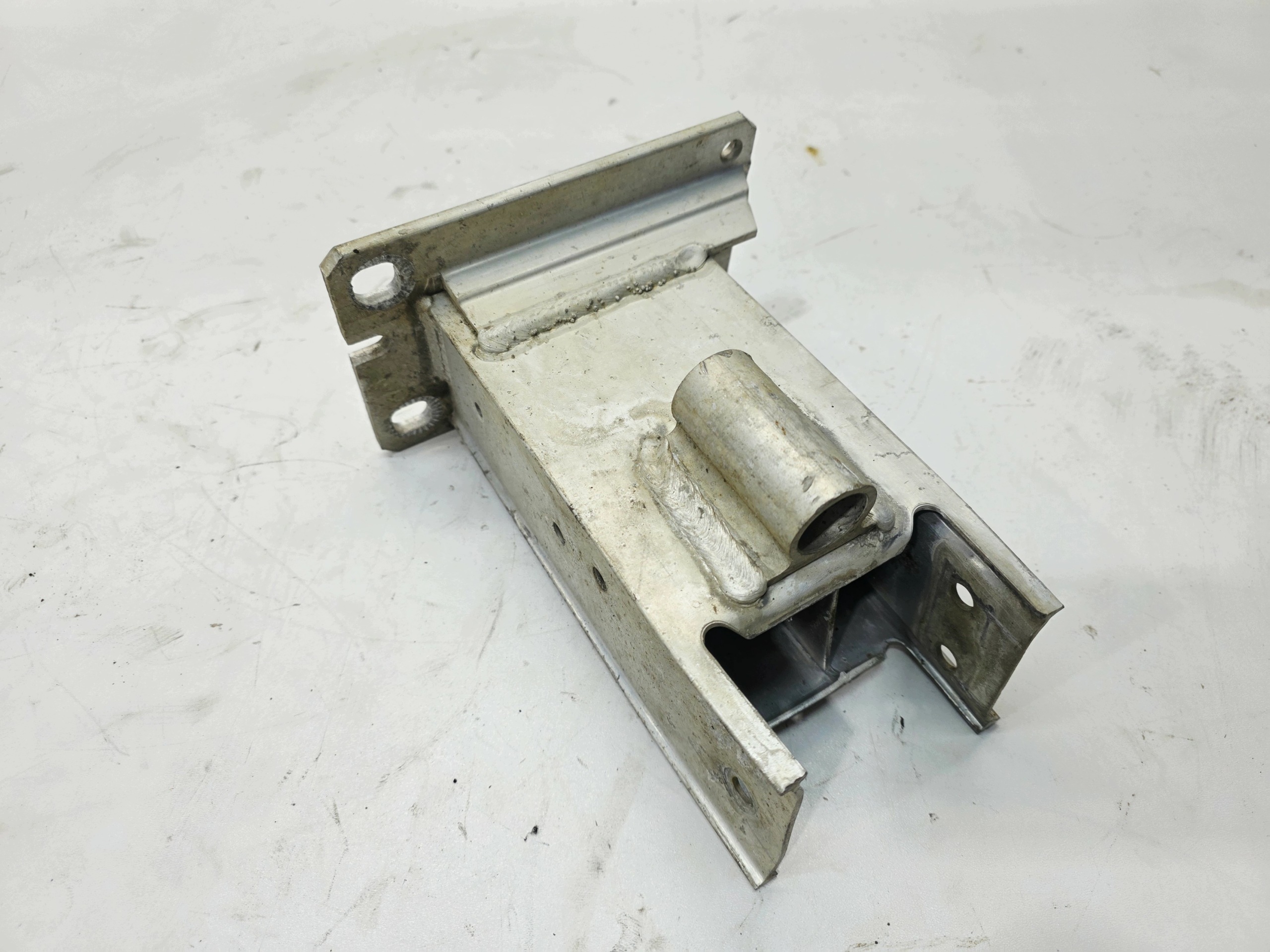 špička nosníku pravá AUDI A4 B8 A5 8T LIFT 8K0807134D
