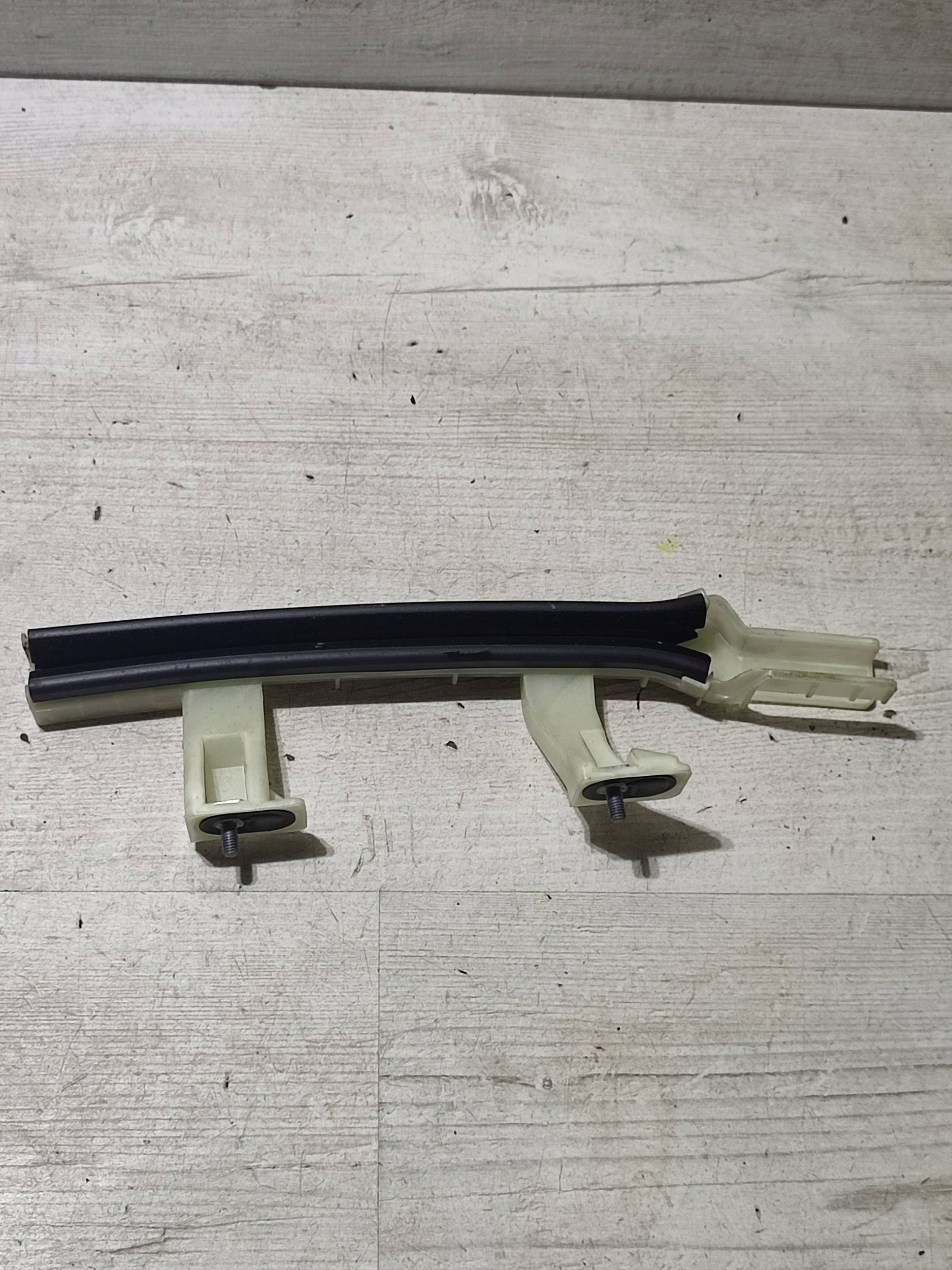 Opel Corsa F 2020 front side left Element mocujacy szybe