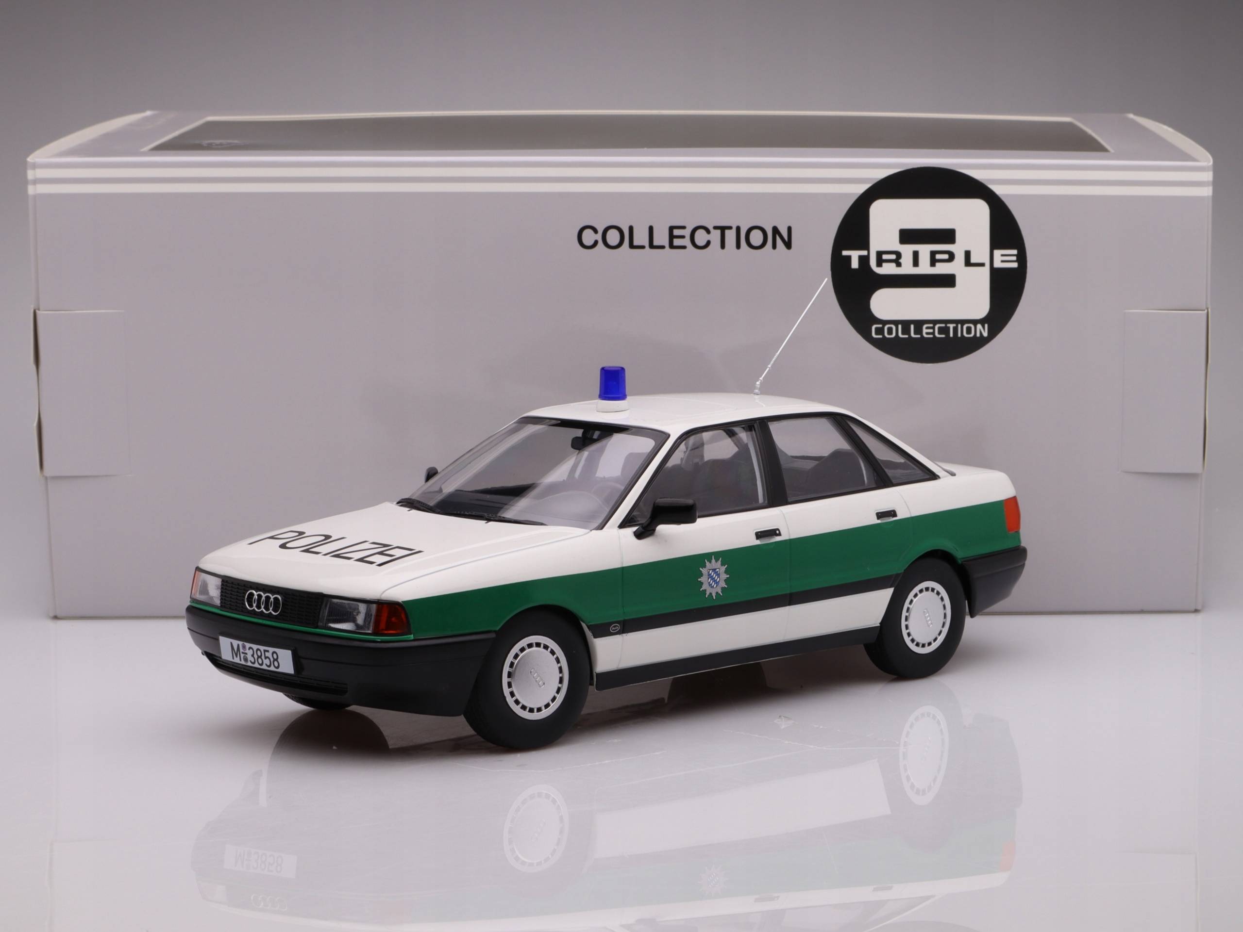 Audi 80 B3 Sedan 1989, Polizei Triple9 1:18