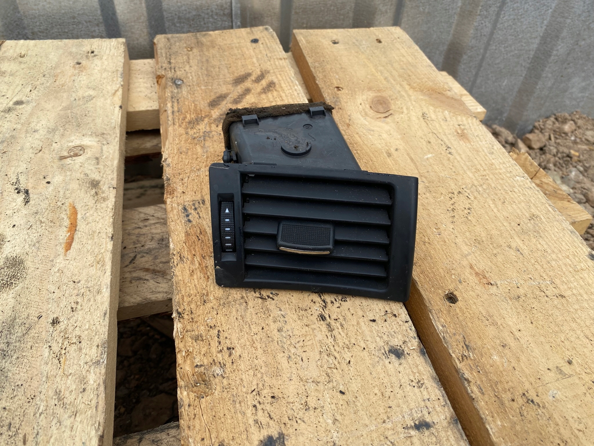 grid air conditioning devices right AUDI A4 B7 8E0820902F