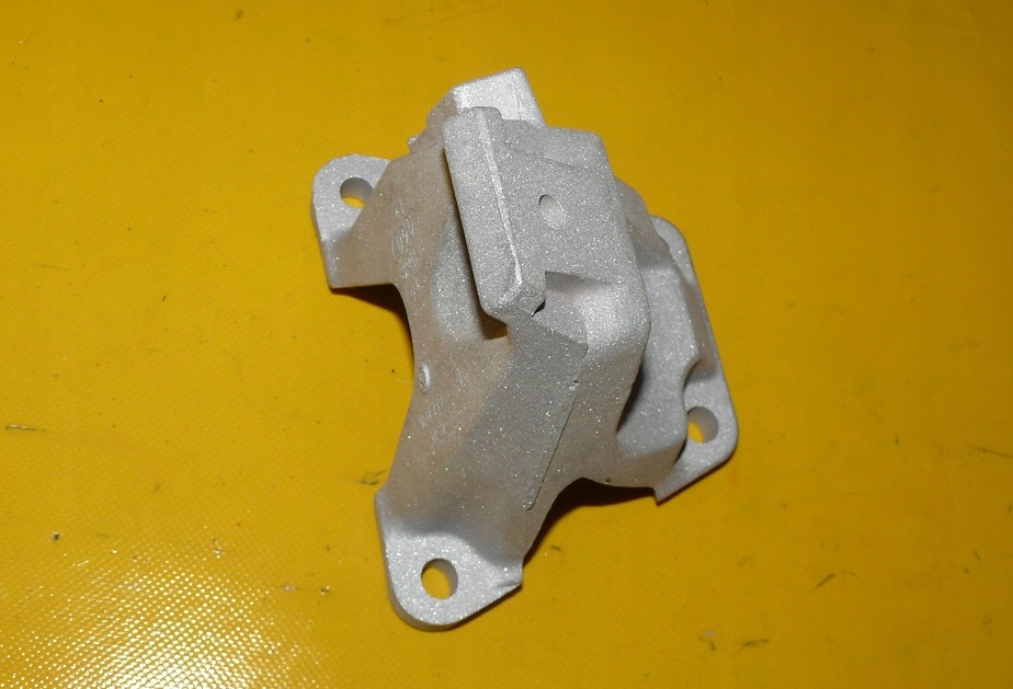 bracket engine mount right AUDI A4 B6 A6 C5 3.0 V6