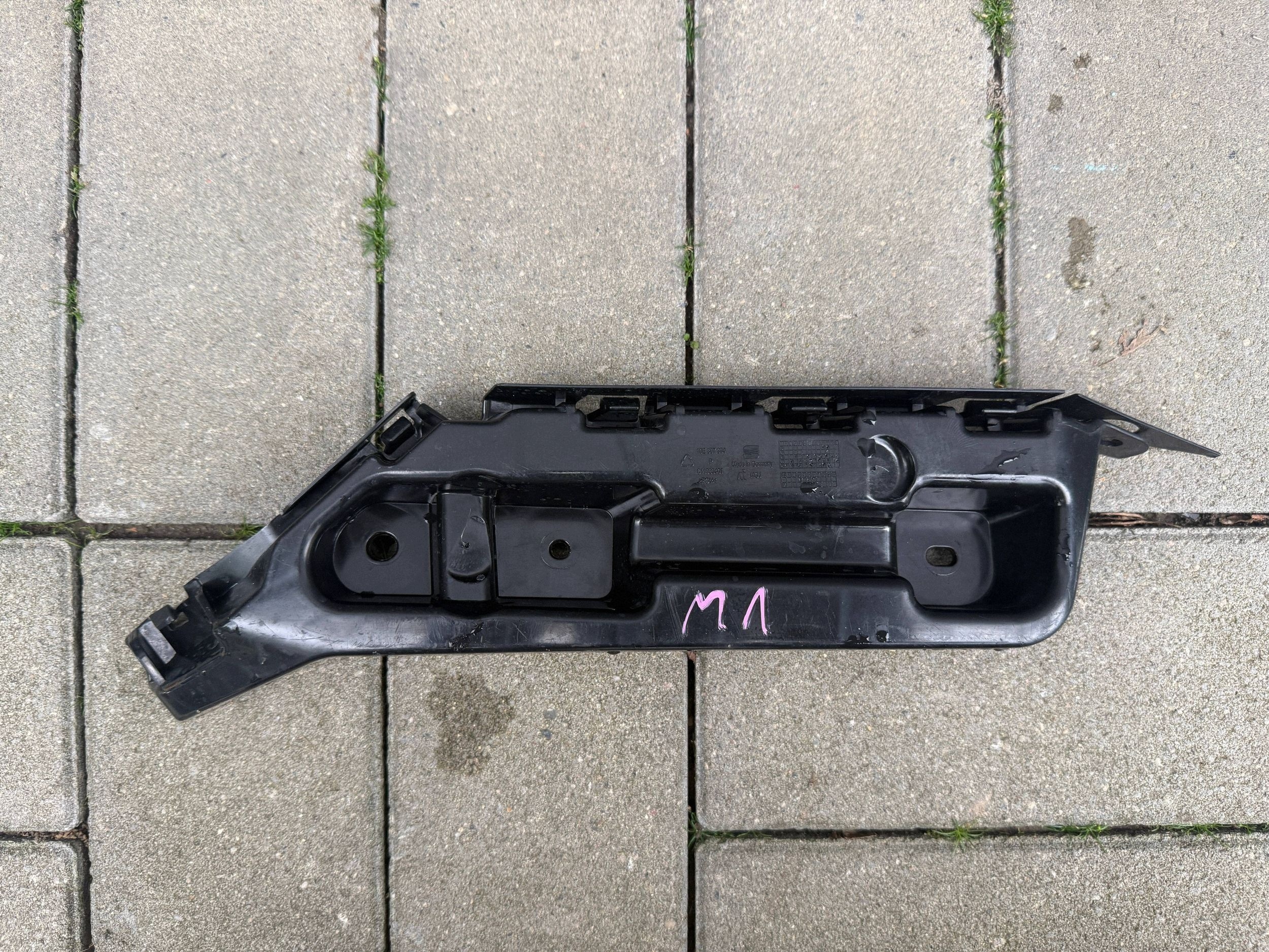 Cupra Born Halter der Stoßstange heck rechts 10E807394