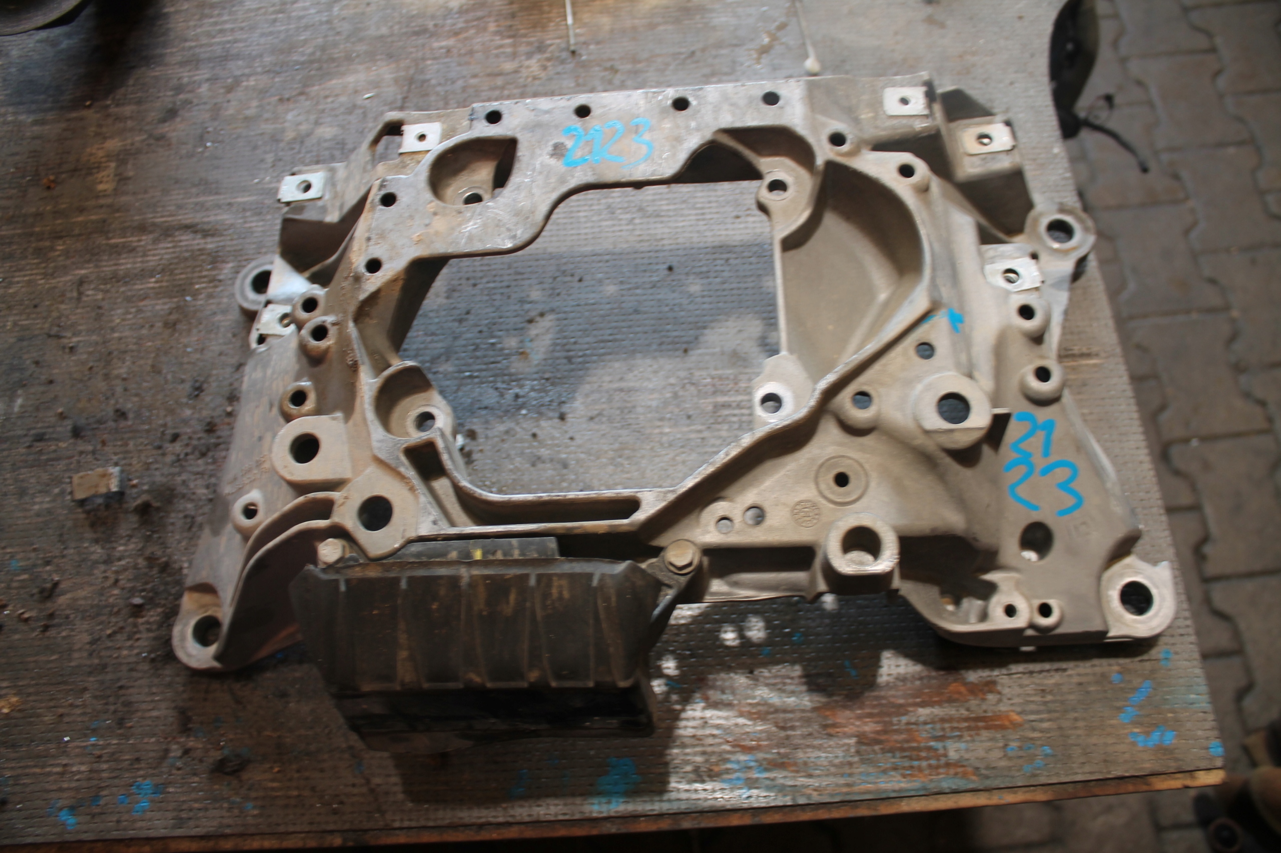 2123. Getriebehalter Getriebe getriebe AUDI 4M4399263AB