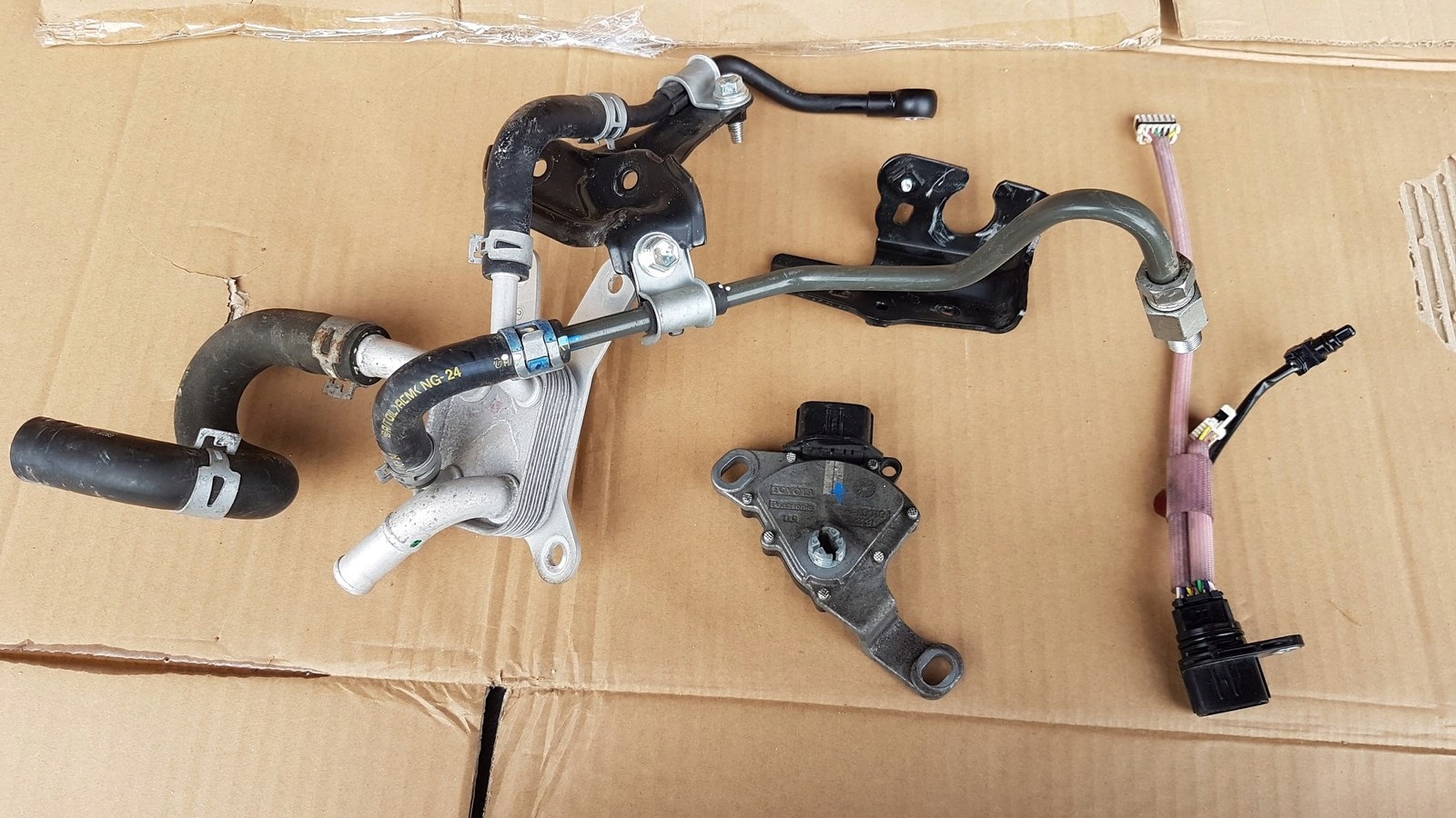 CHLODNICZKA OLEJU OPEL VIVARO 2,0 CDTI 2010