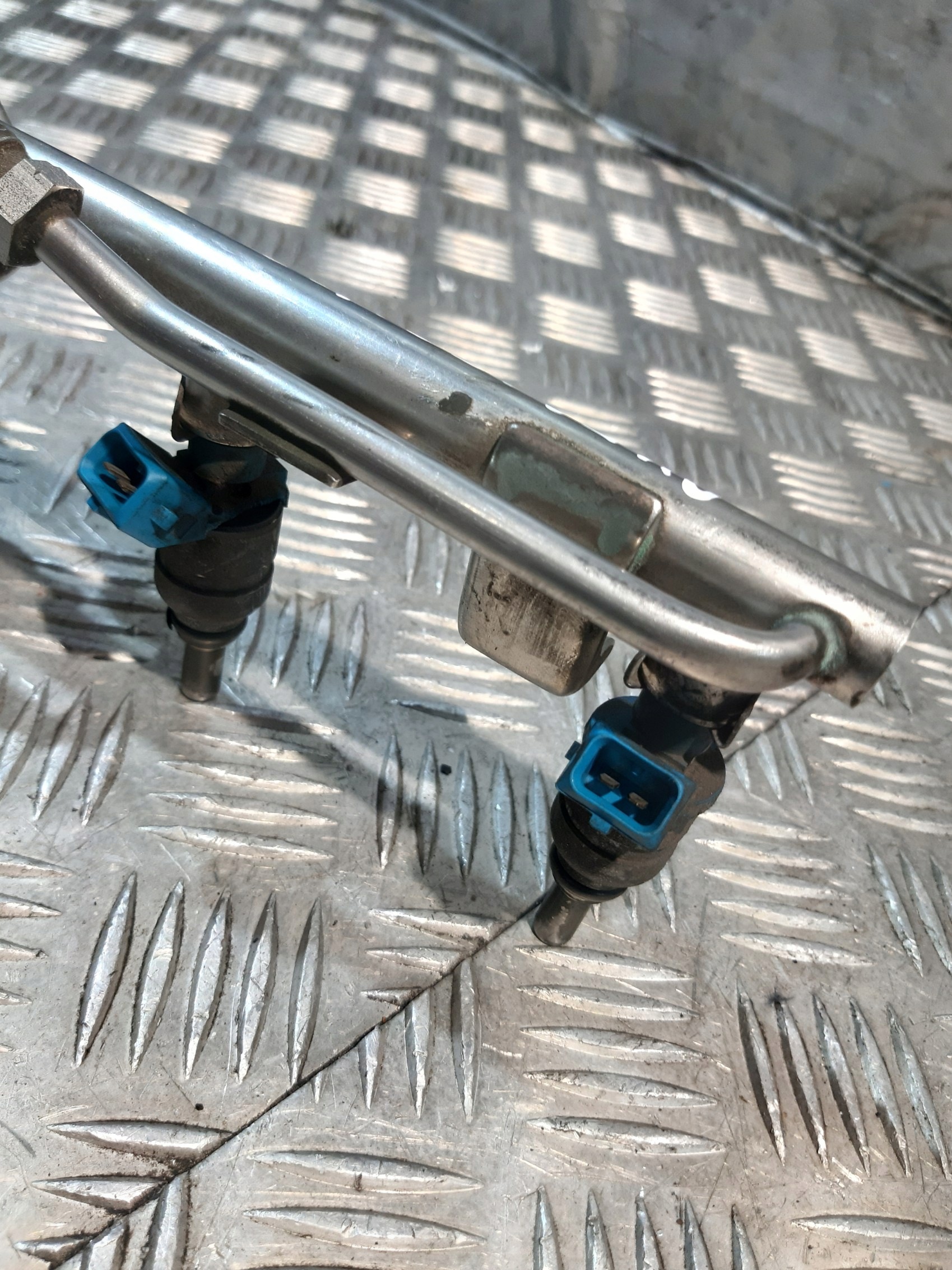 Rampe injection OE 05813368 VW PASSAT B5 1.8B 125HP