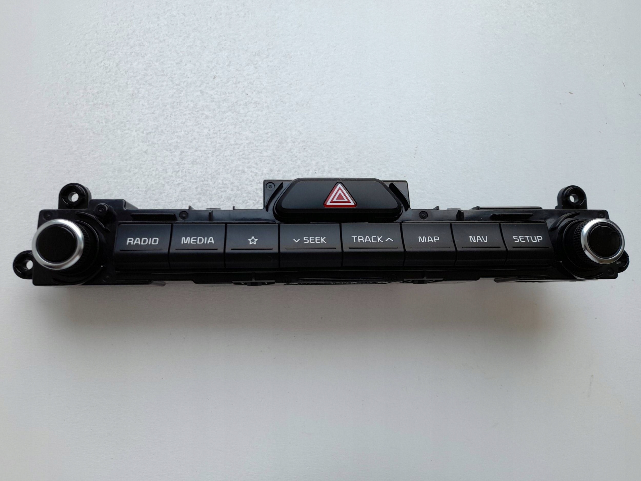 Kia Sportage IV QL Panel radia D996568020 (R704)