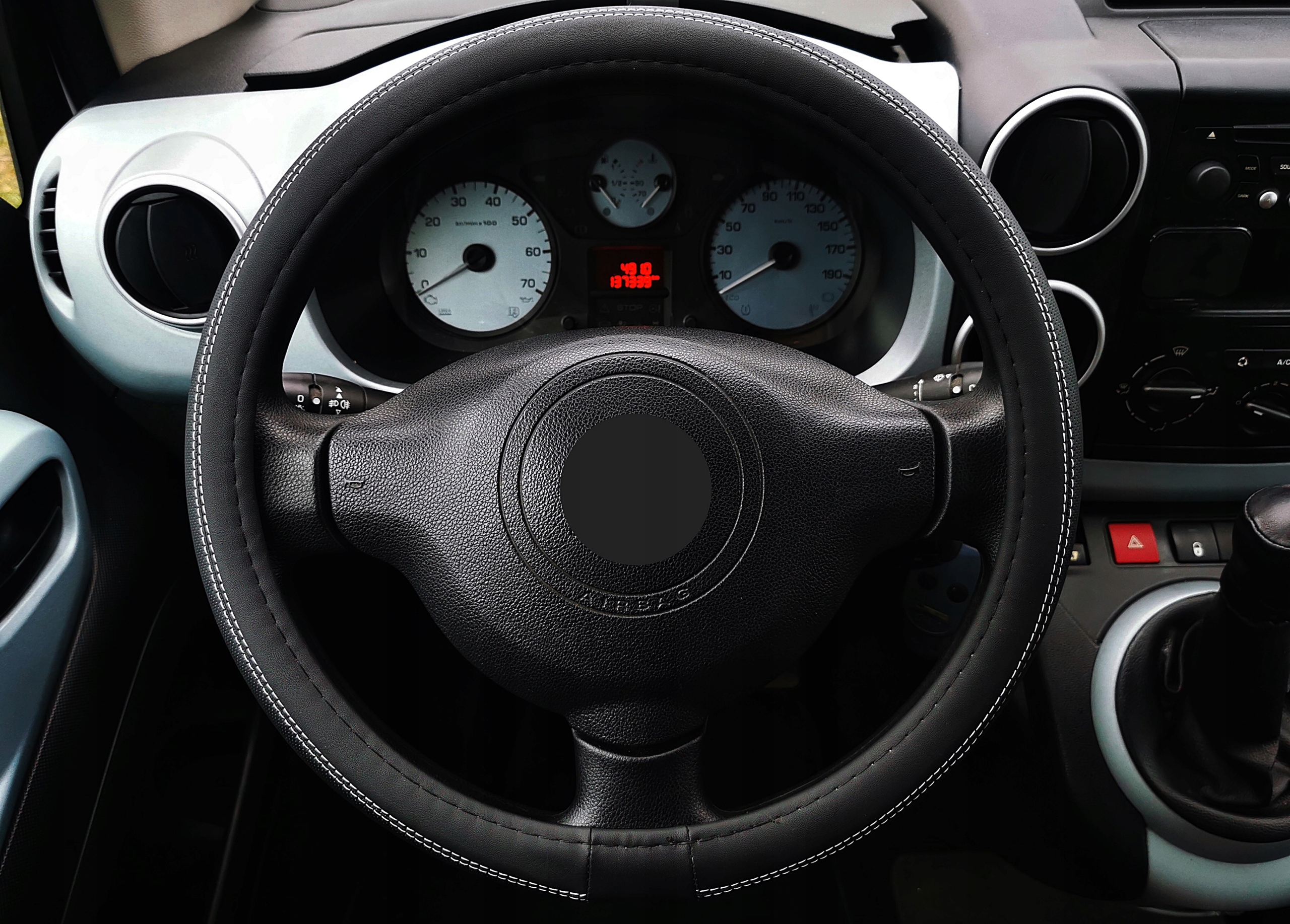 Suzuki Swift SX4 Vitara Baleno Ignis pokrowiec na kierownice perforowany X Waga produktu z opakowaniem jednostkowym 0.5 kg