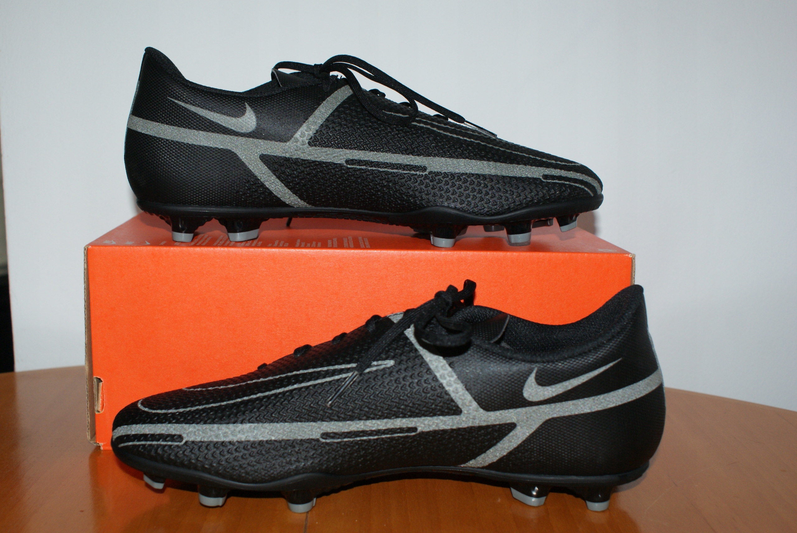 BUTY KORKI NIKE PHANTOM GT2 CLUB FG/MG 42 Marka Nike