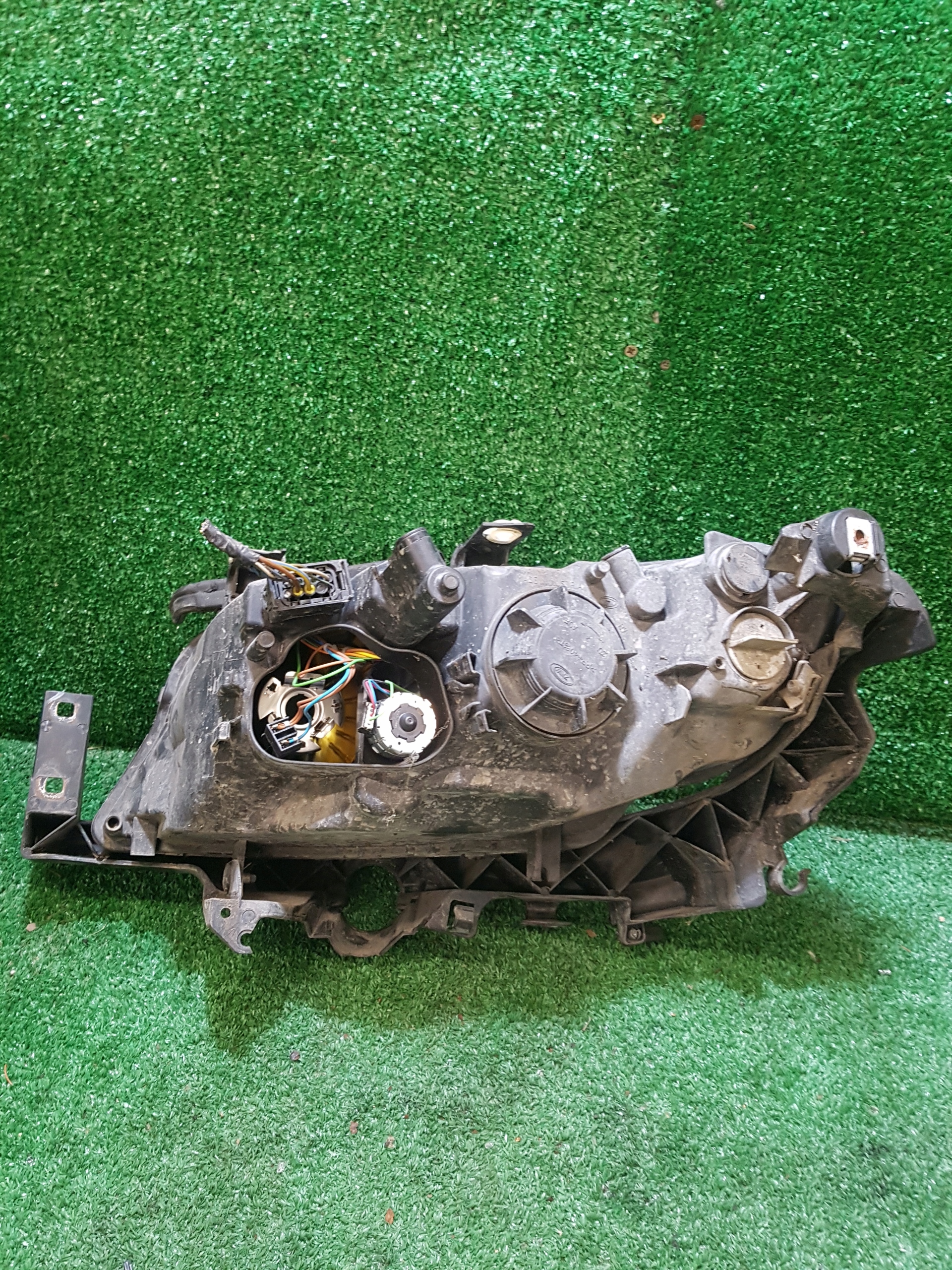 far desna prednja BMW E90 6311-69427480