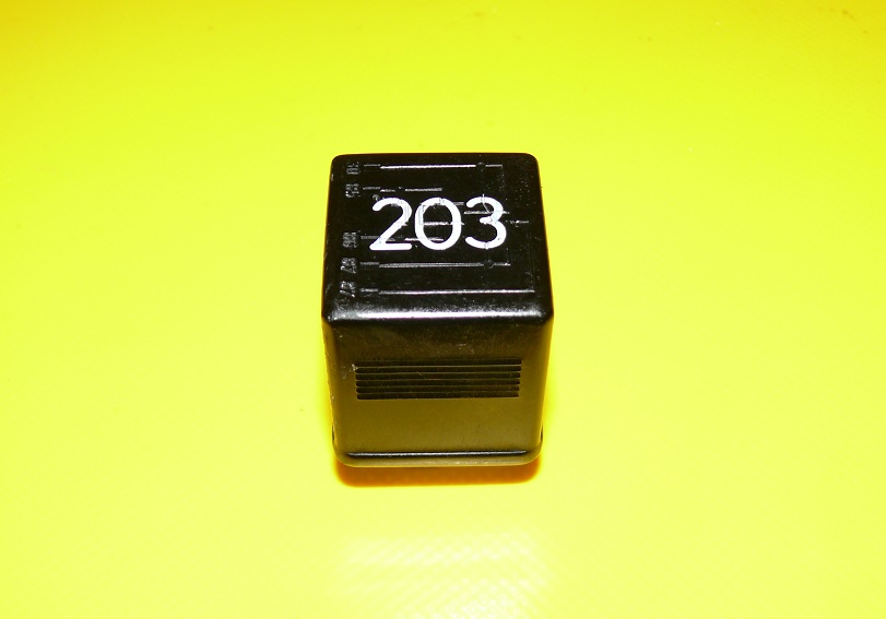 relay 203 AUDI A8 D2 94-98r. 8A0951253A