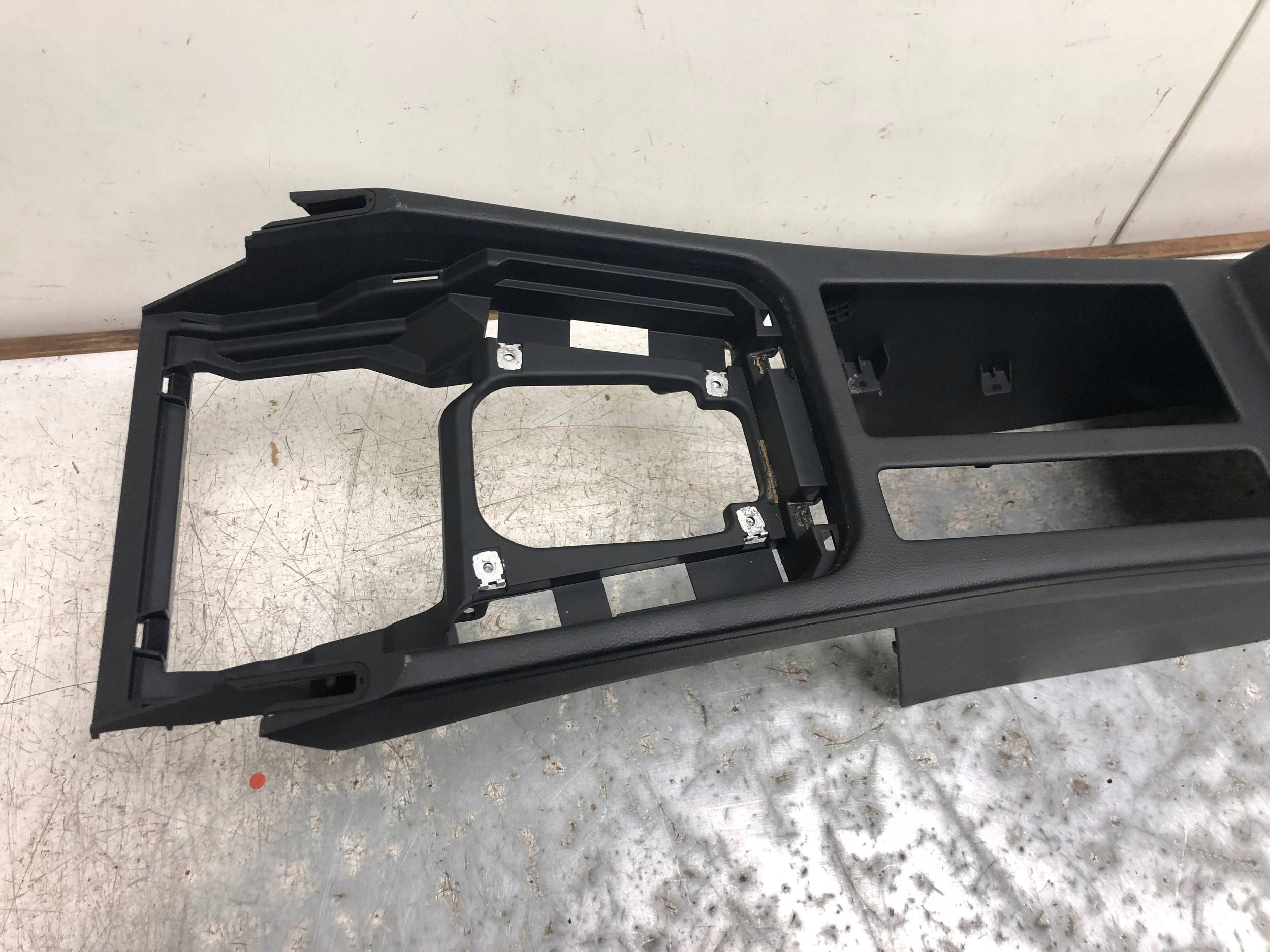 TUNEL mitte VW PASSAT B8 KOMBI 3G1863241C