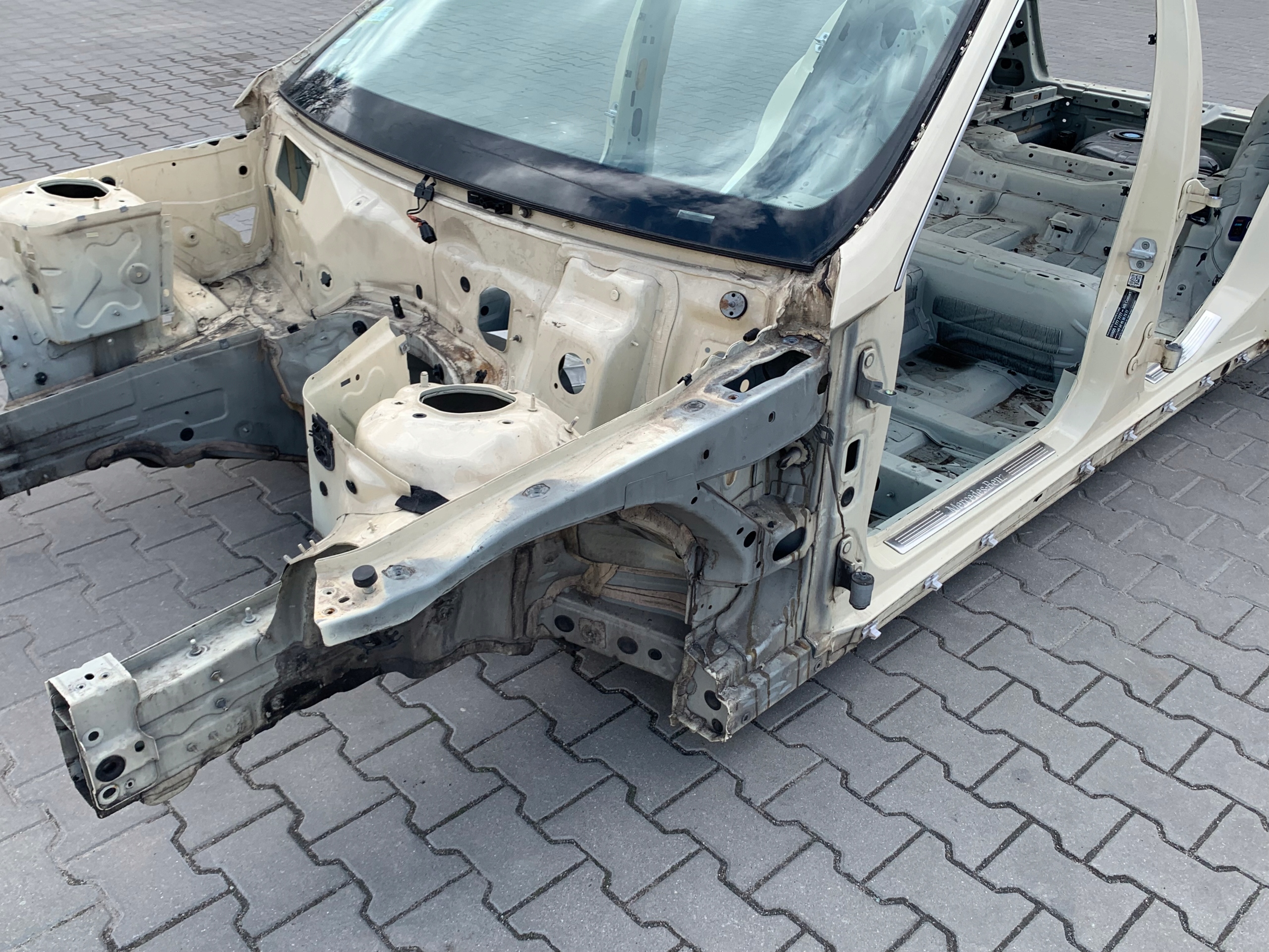 MERCEDES W212 LIFT ĆWIARTKA PODŁUŻNICA LEWA