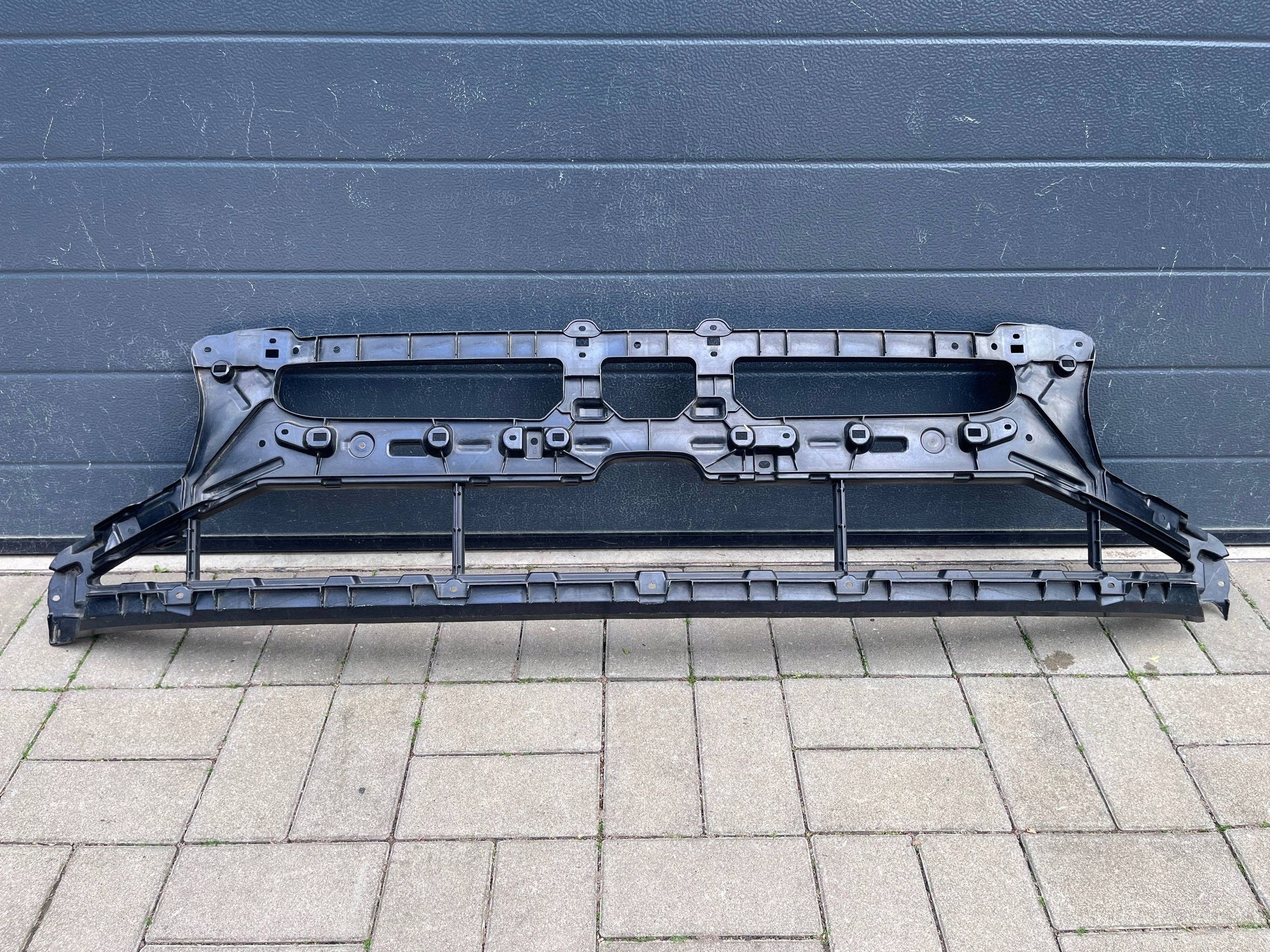 AUDI E-TRON 4KE 18- grid of a bumper central front front 4KE807683A