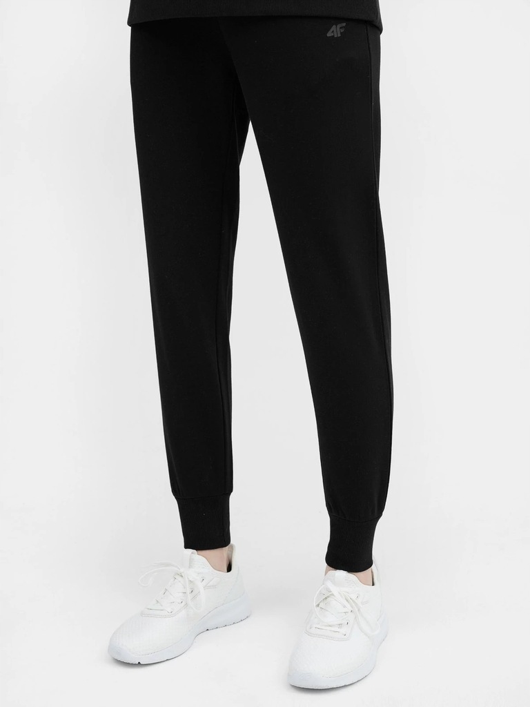 SPODNIE DRESOWE DAMSKIE 4F JOGGERY SPORTOWE BAWEŁNIANE WYGODNE CZARNE r. S EAN (GTIN) 5904698049578