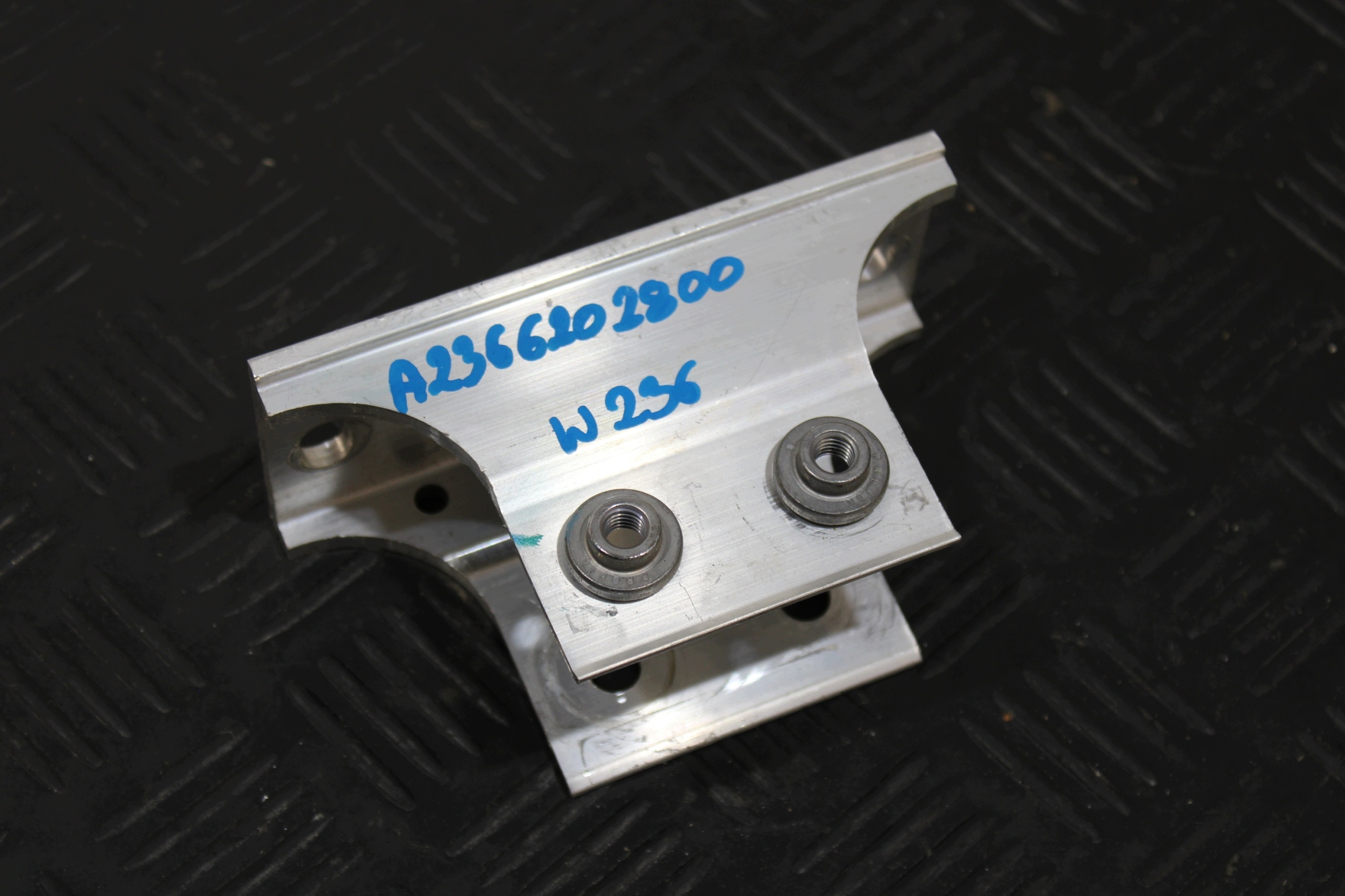 holder holder sider console A2366202800 MERCEDES-BENZ CLE 236 W236