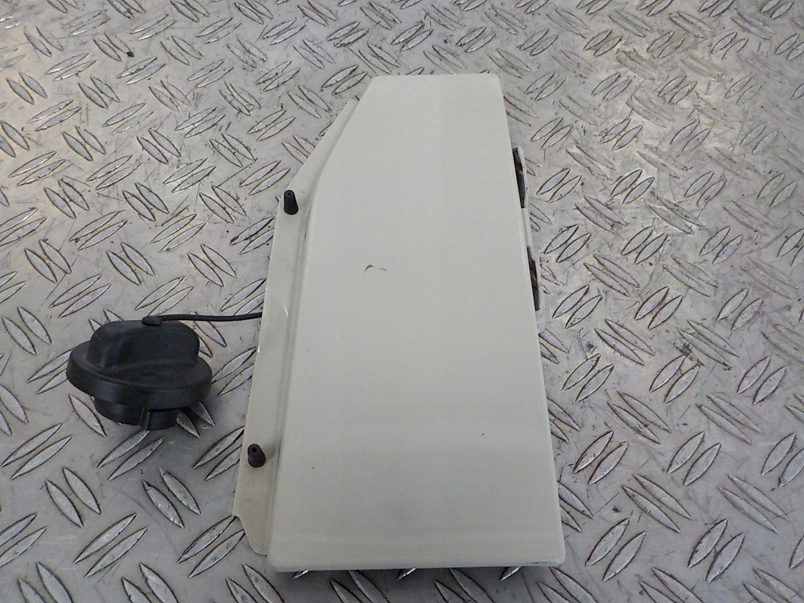 A9107500000 - SPRINTER 907 18-20 КРЫШКА ТОПЛИВНОГО БАКА