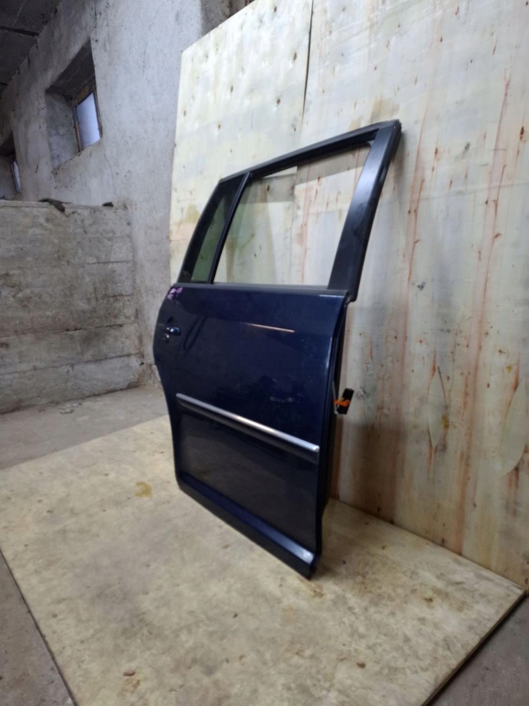 door rear part right side Volkswagen Touran 2nd facelift 2011