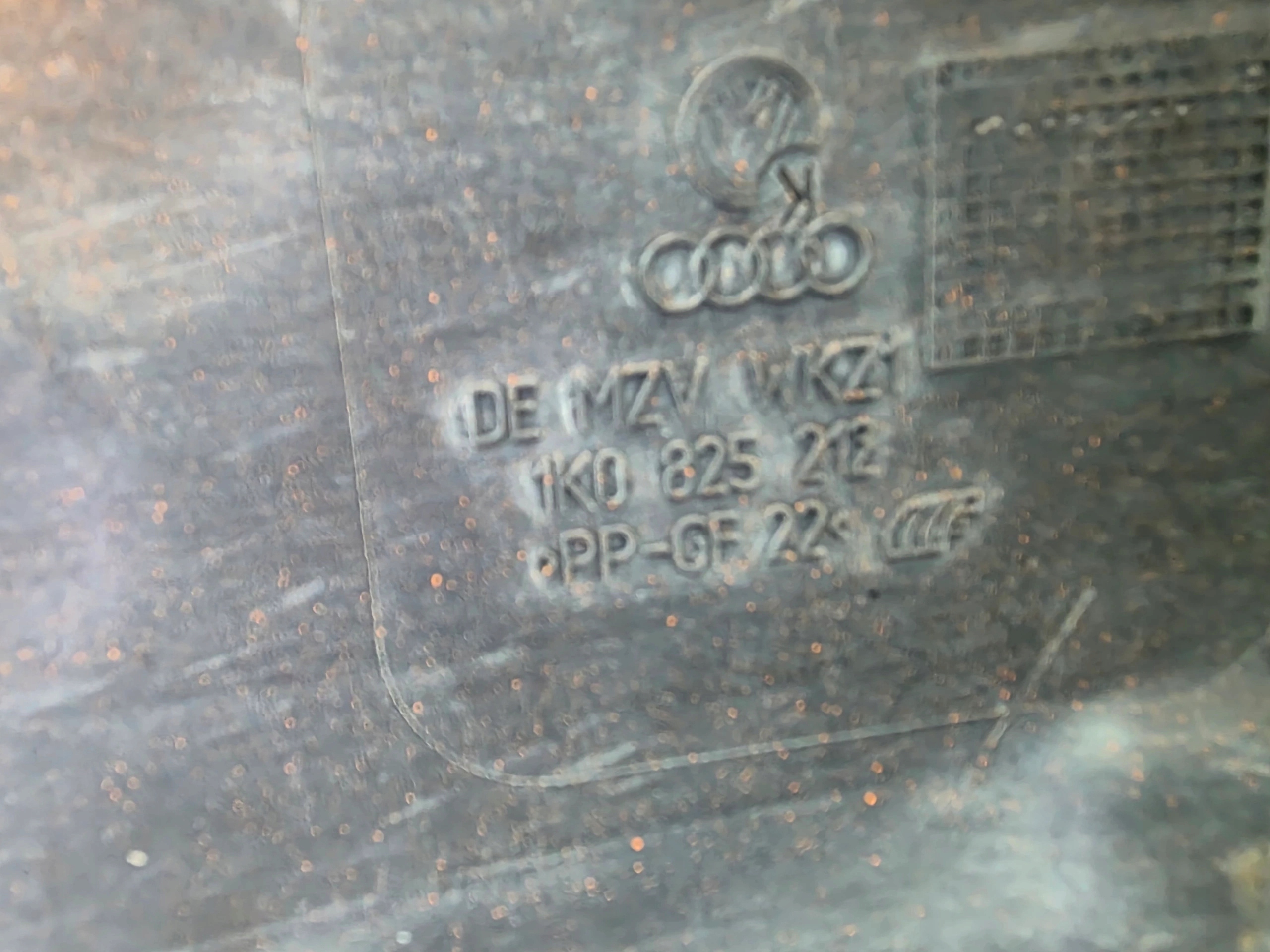 Blende Abdeckung abdeckung Unterfahrschutz rechts AUDI A3 8P 1K0825212