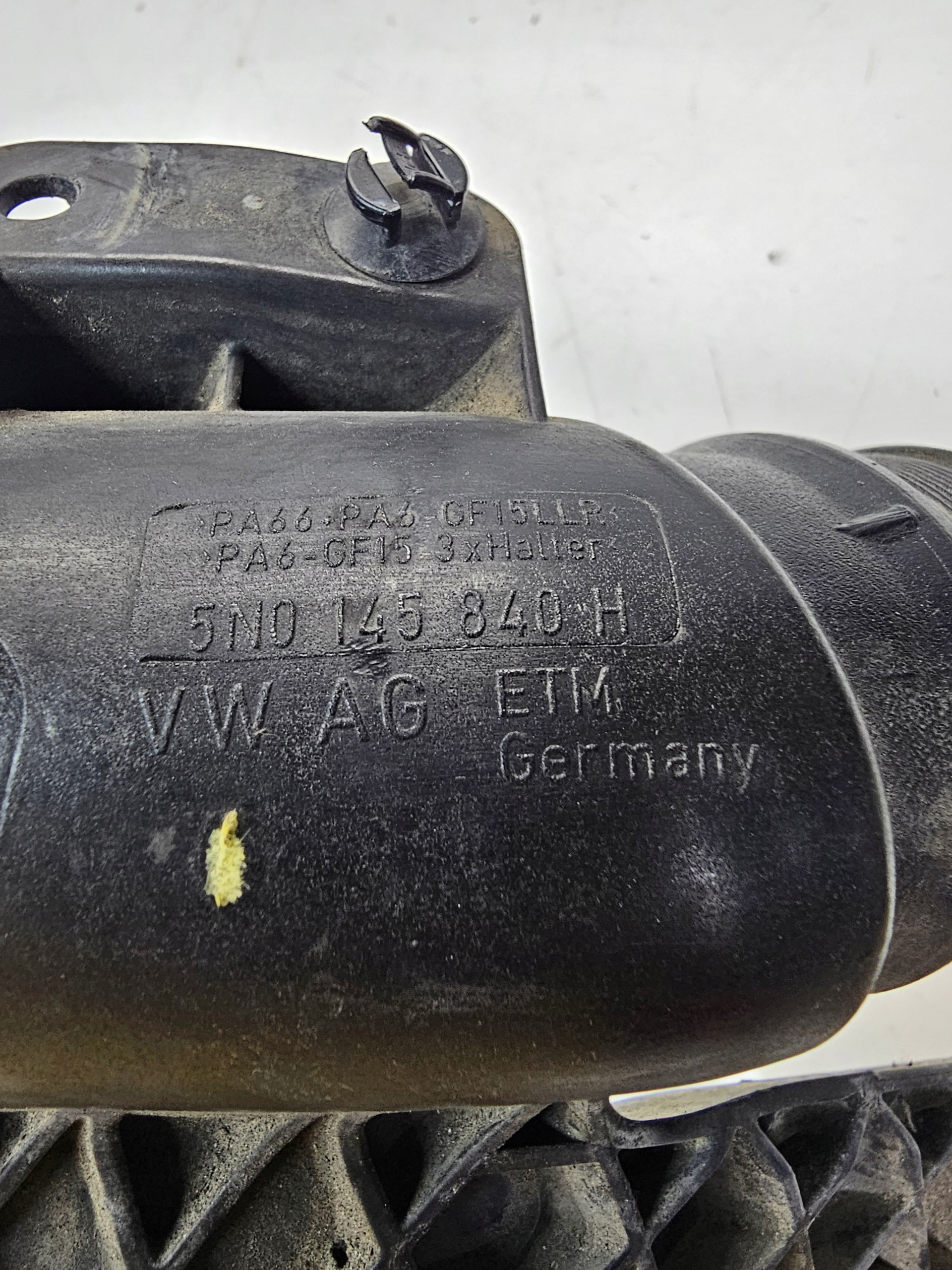 vedení hadice intercoolera AUDI Q3 8U VW 2.0 5N0145840H