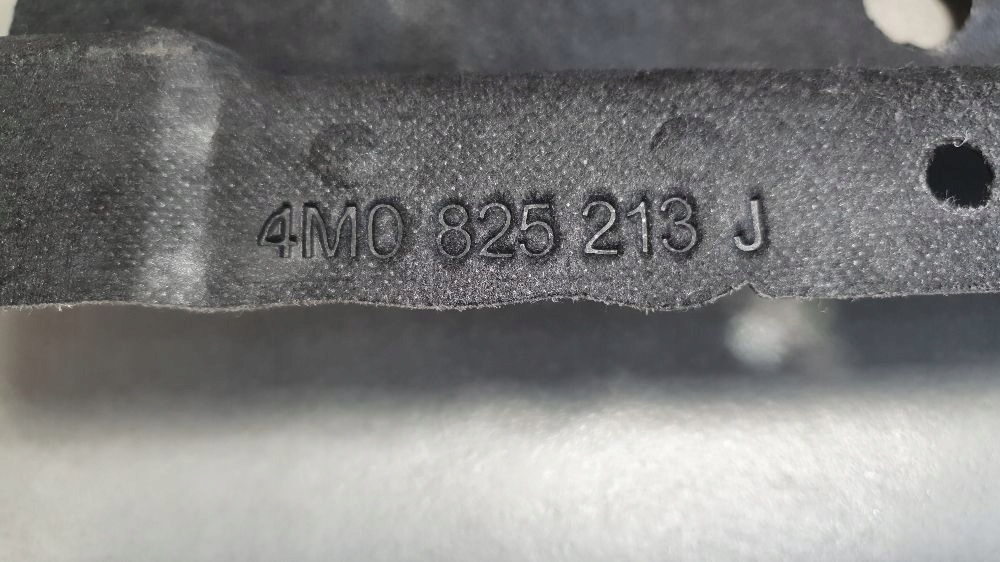 Audi Q8 cover chassis left rear 4M0825213J