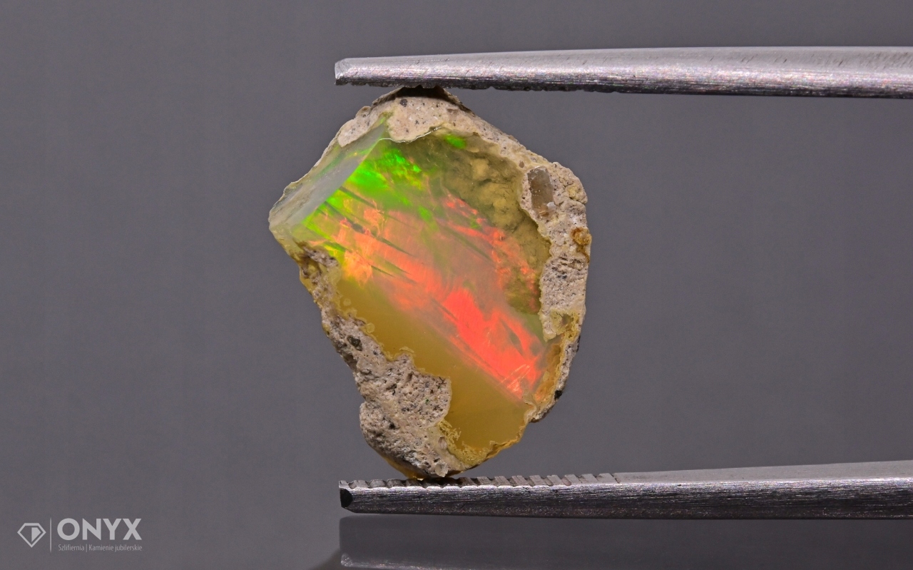 Opal z Etiopie hrudky 12x10 mm