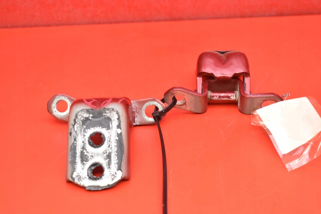 hinge hinges door left front NISSAN QASHQAI 2 II J11 13-20