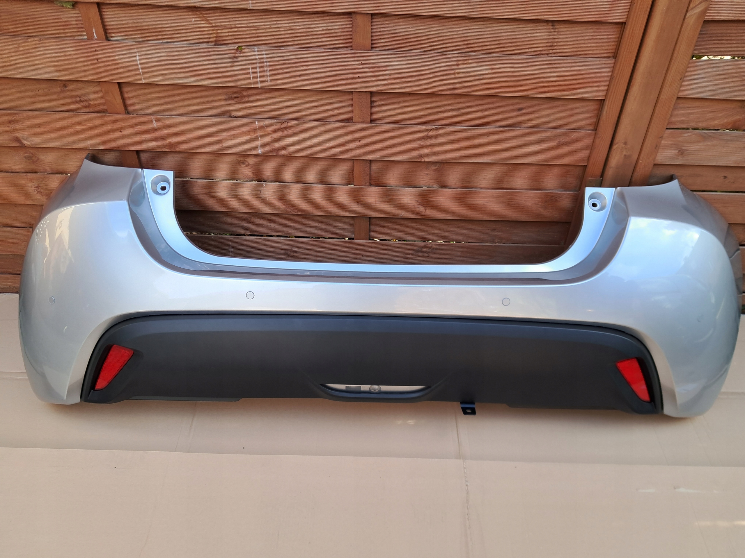 TOYOTA YARIS IV 4 ZDERZAK TYLNY TYŁ 20-23R NEW KOLOR 1L0 PDC za 1000 zł ...