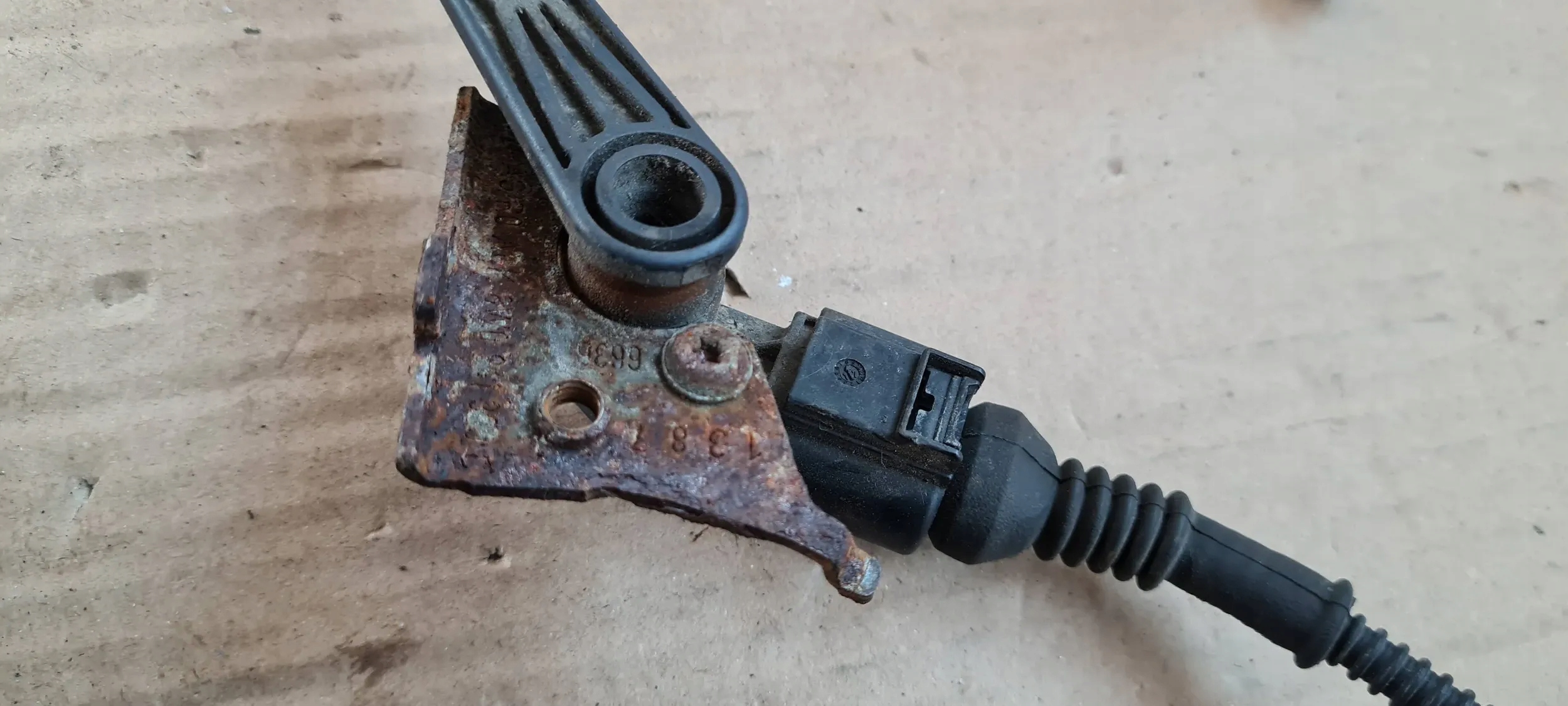 A5 8W SENSOR POZIOMOWANIA HECK LICHTE 4M0907503 A4 B9 8W