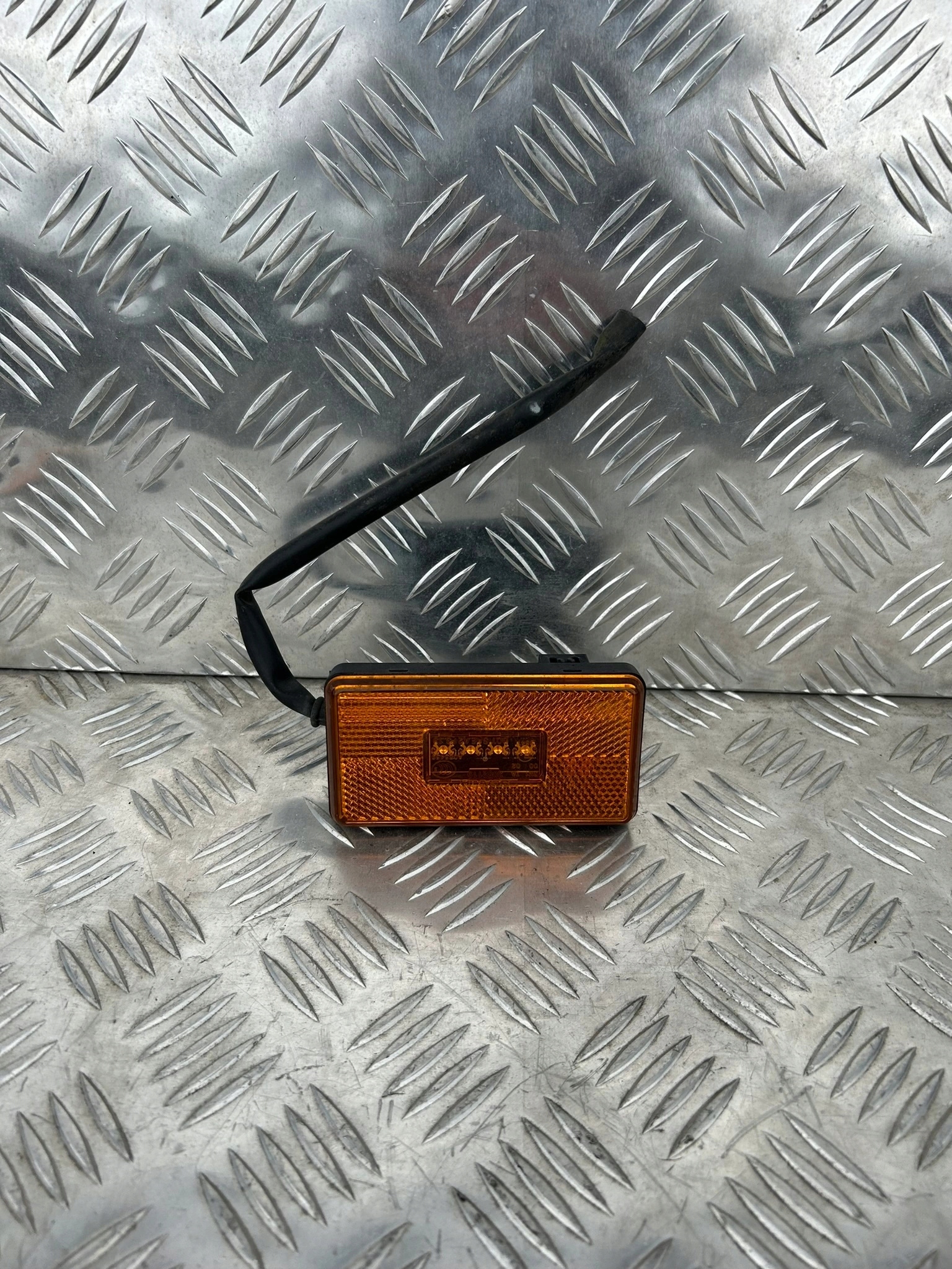 BOCZNE ŚWIATŁO LAMPA OBRYSOWA SCANIA R