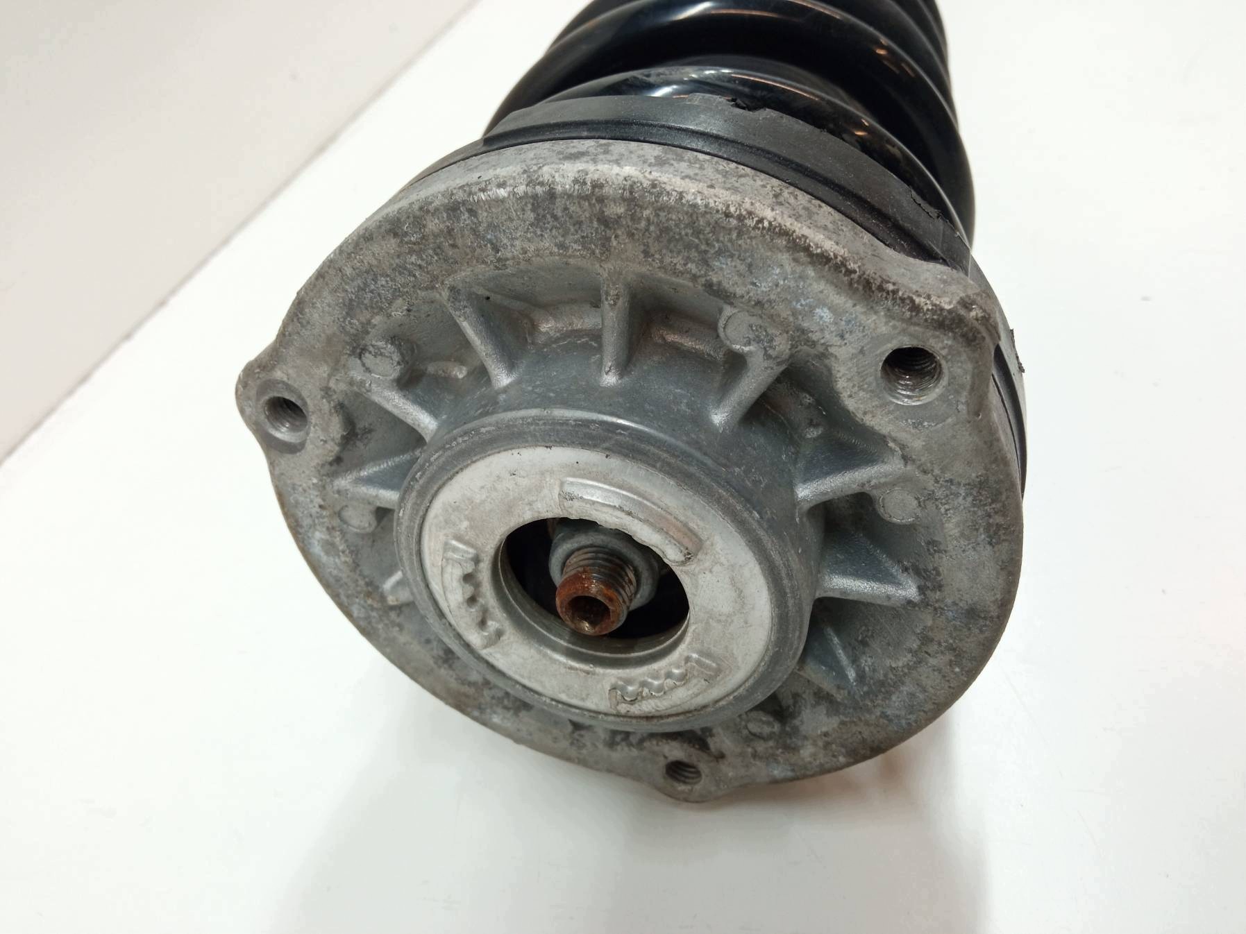 shock absorber left front 2.0 hybrid 6866613 Bmw Seria 5 G30/G31