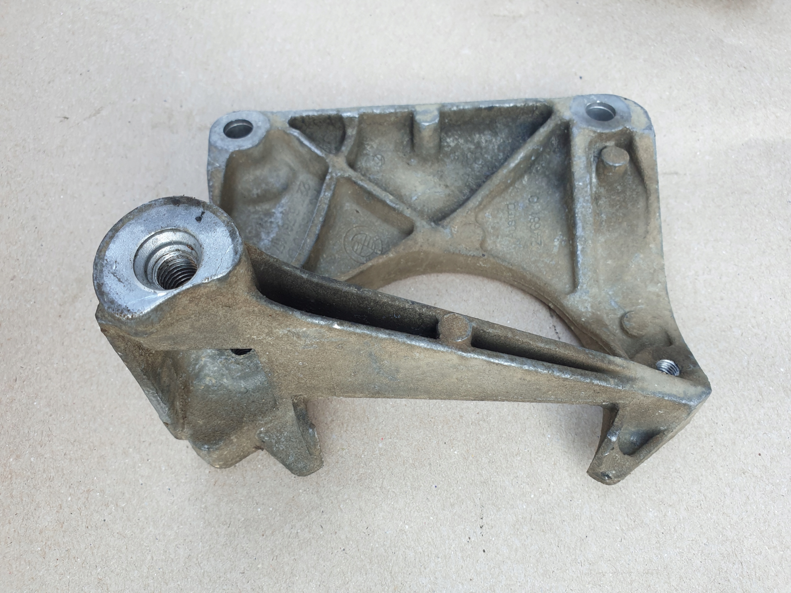engine mount BMW 5 E60 E61 2.0 D M47 N47 6761117