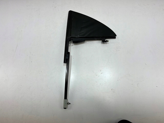 A1187300500 - Стекло двери левый задний MERCEDES CLA W118 19 р.-