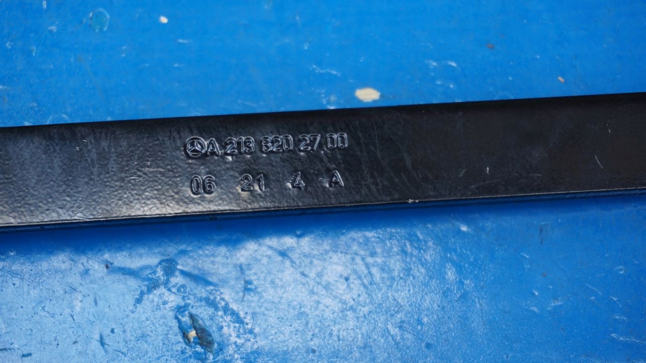 MERCEDES E W 213 - console bracket pillar siders