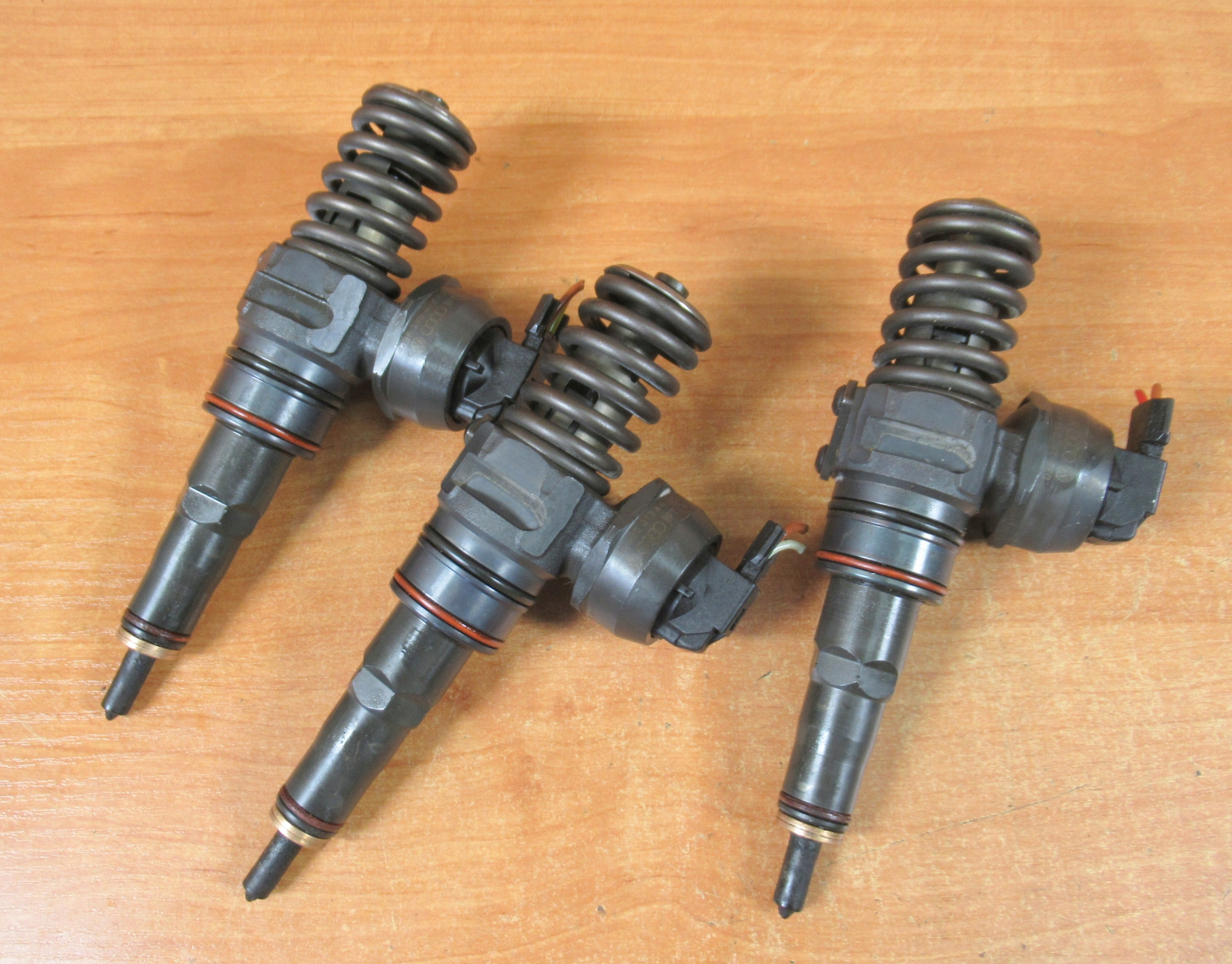 0414720213 1,4 - НАСОС-ФОРСУНКА VW GOLF IV V 1,9 TDI 038130073AQ