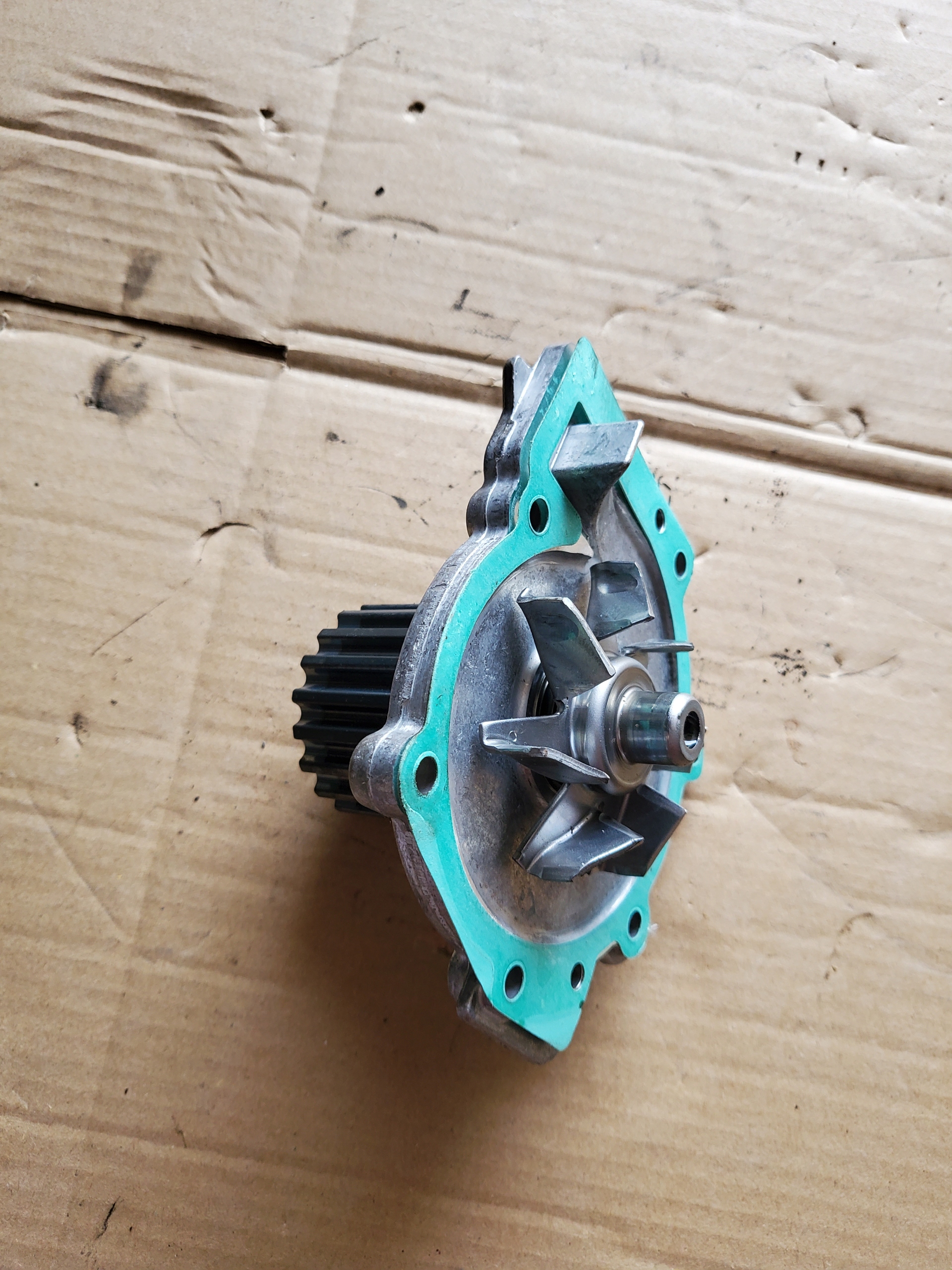 water pump VOLVO XC90 II 31368420